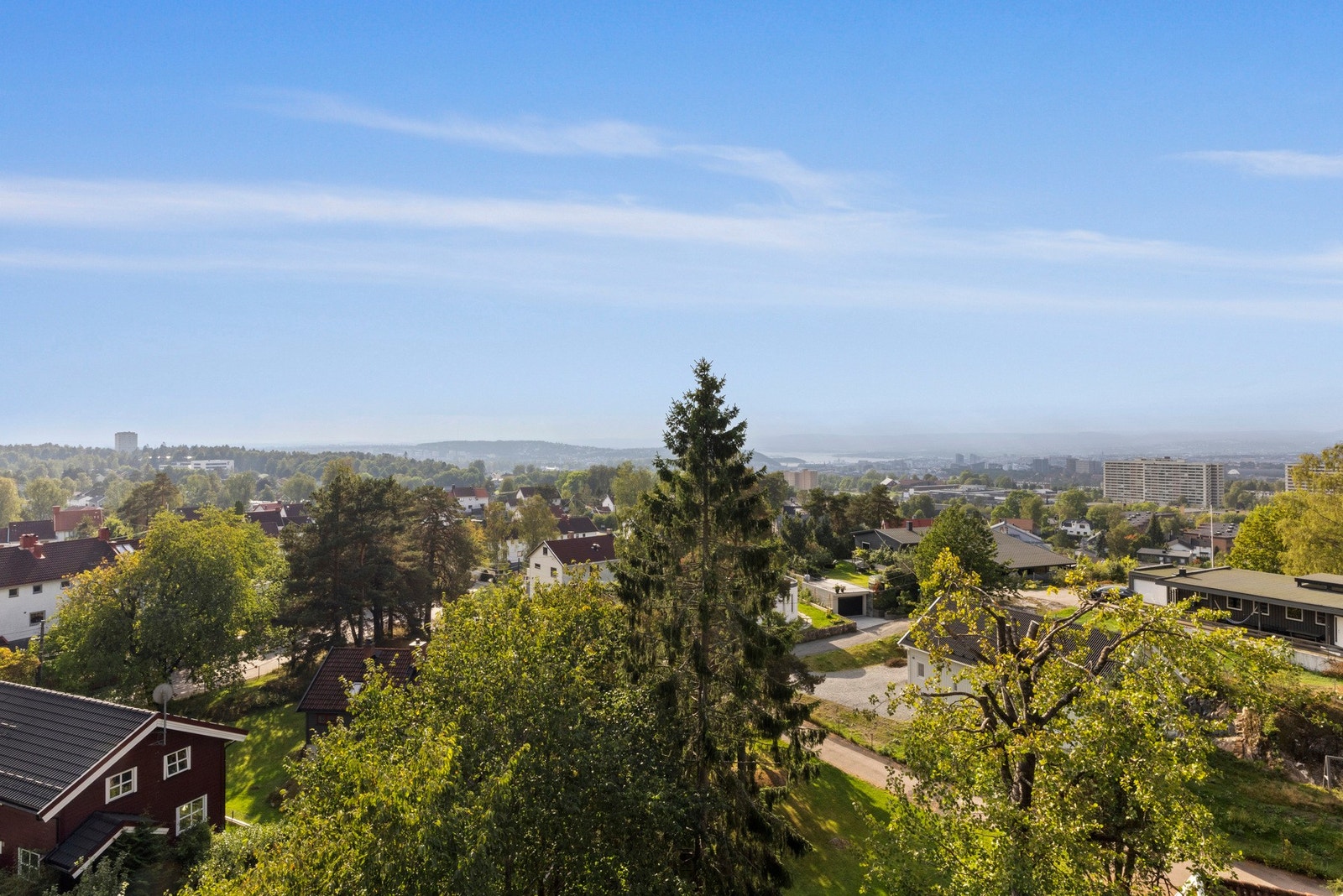 Her er det fantastisk utsikt utover Oslo sentrum, Oslofjorden og omkringliggende områder! Galleribilde