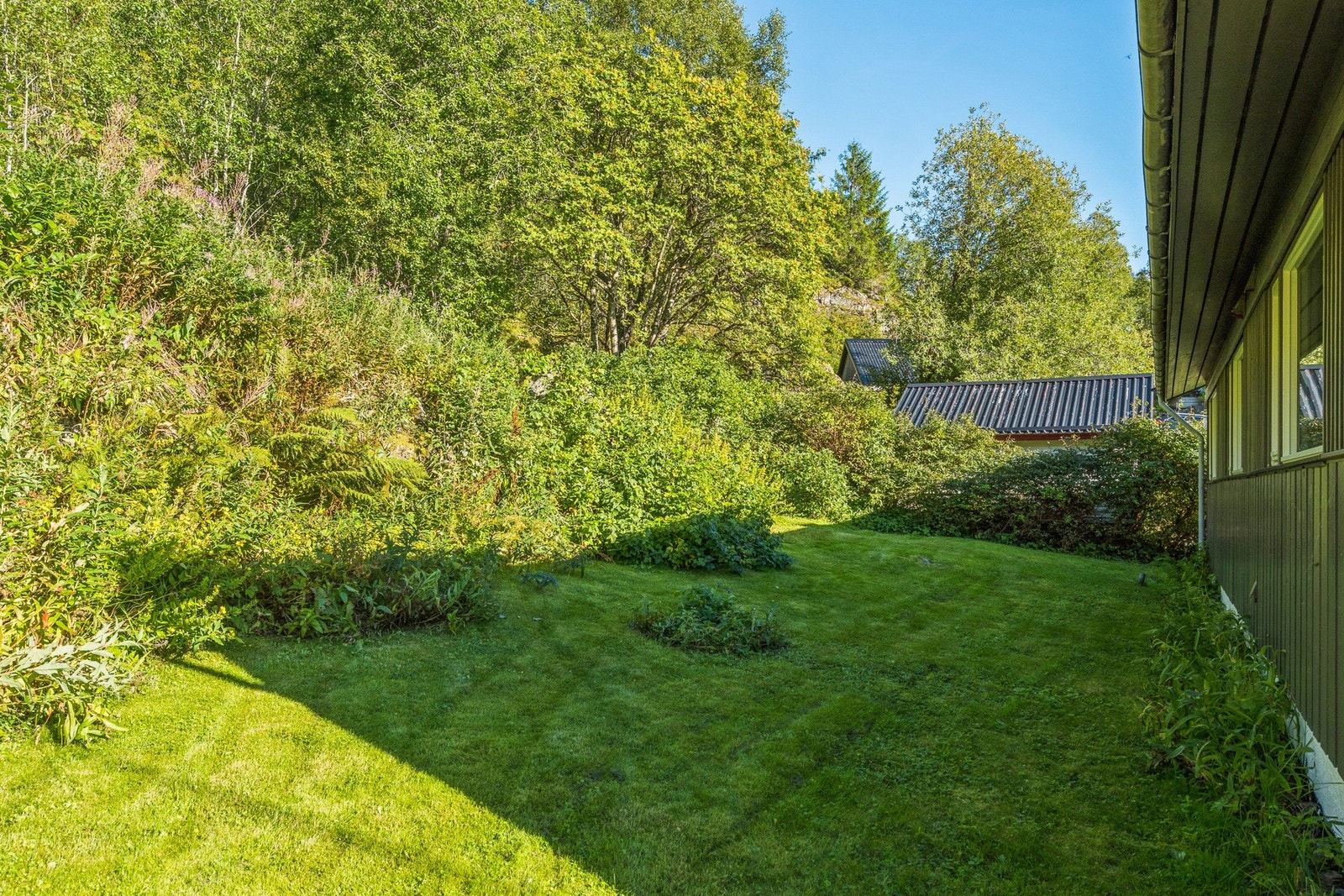 Hage også bak boligen Galleribilde