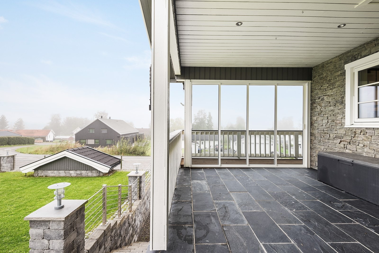 Praktisk med overbygget veranda. Galleribilde