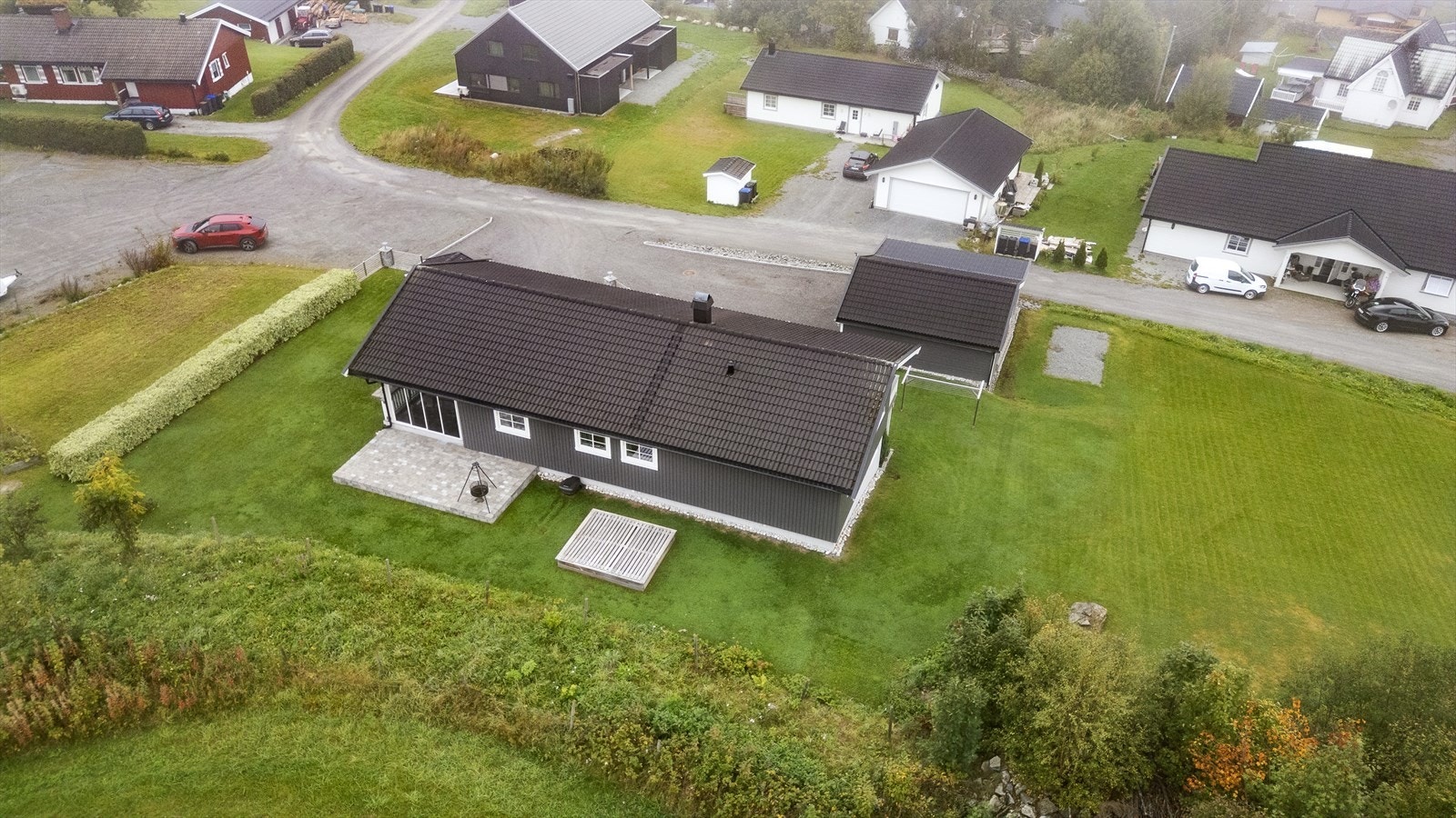 Uteplass med enkel tilgang til hagearealer. Galleribilde