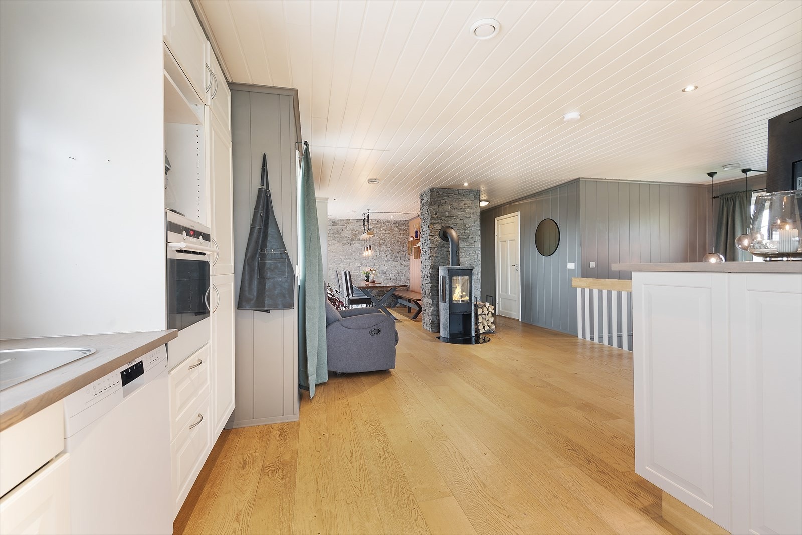 Stemningsfull peisovn gir god varme på kjølige kvelder. Galleribilde