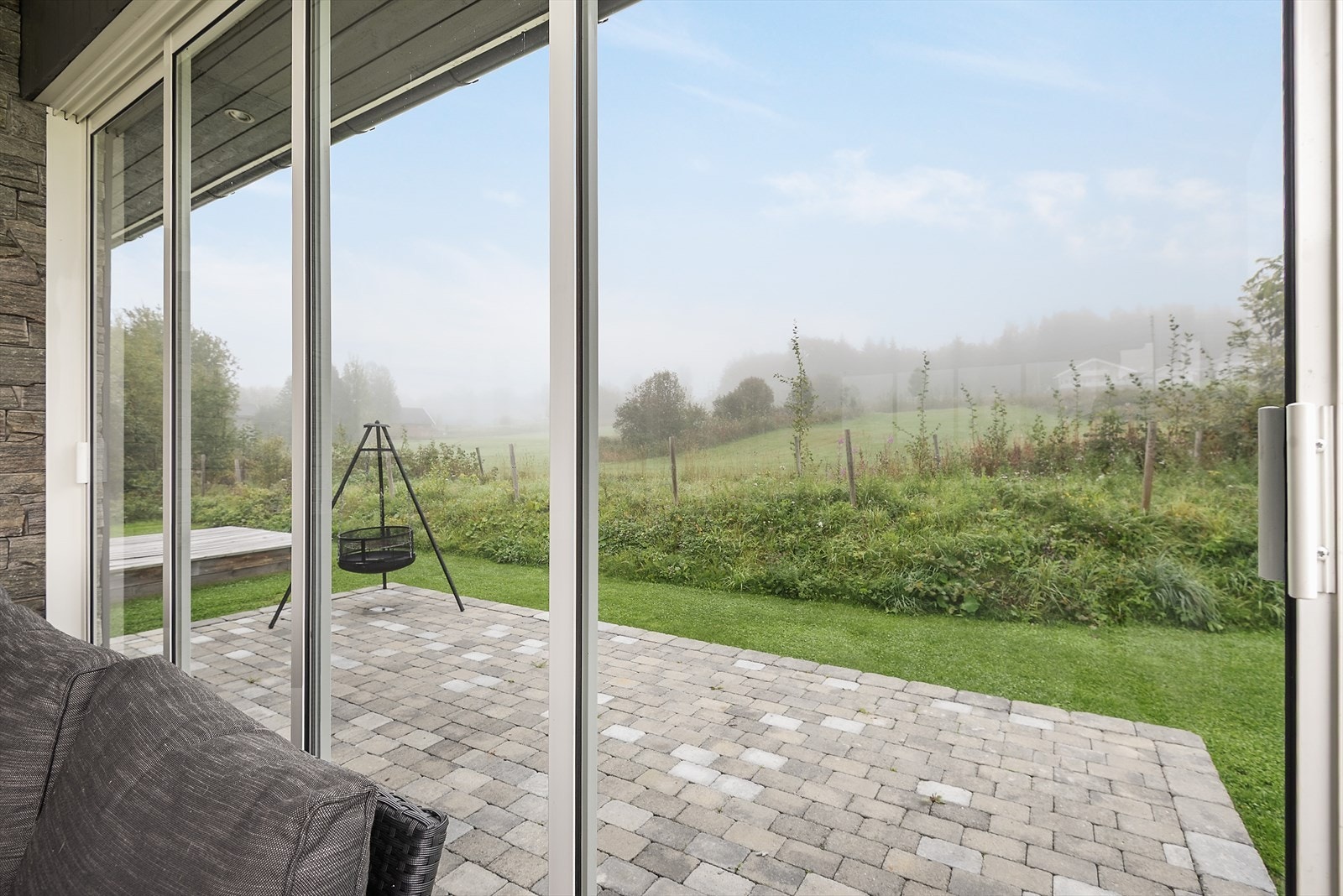 Hyggelig uteplass hvor man kan nyte solrike dager. Galleribilde