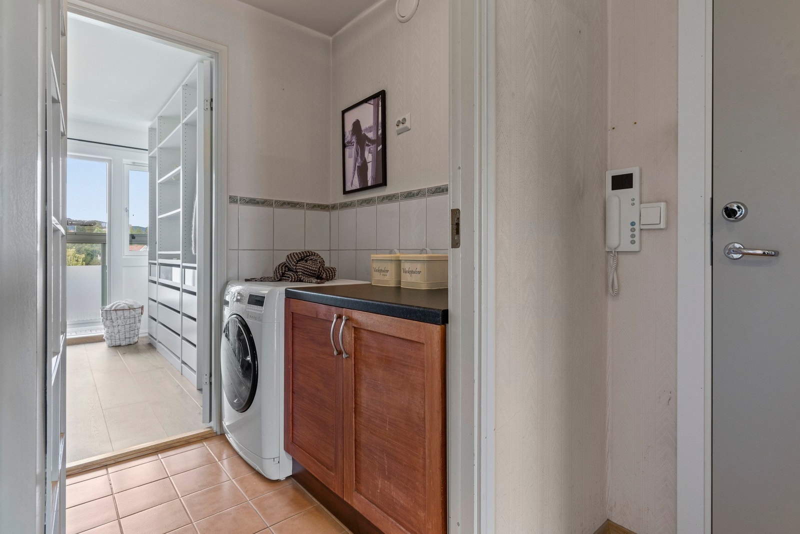 Det er opplegg for vaskemaskin på det innredede rommet Galleribilde