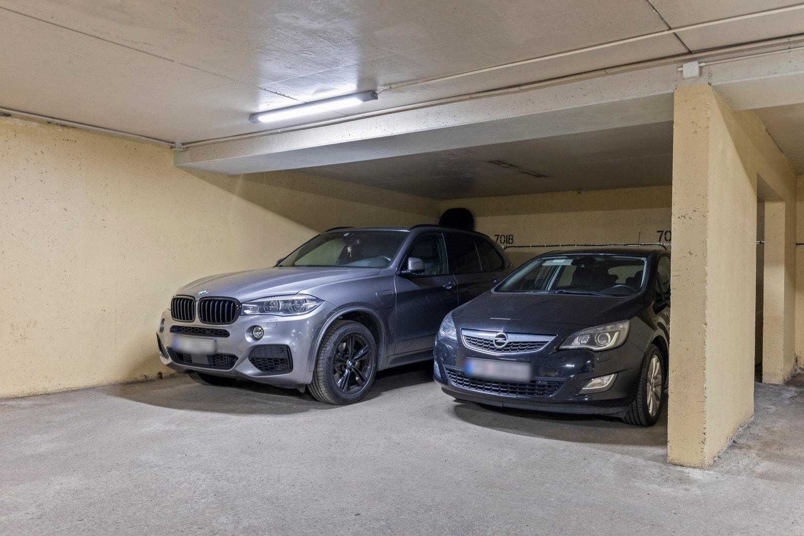 Leiligheten disponerer en garasjeplass med elbillader Galleribilde