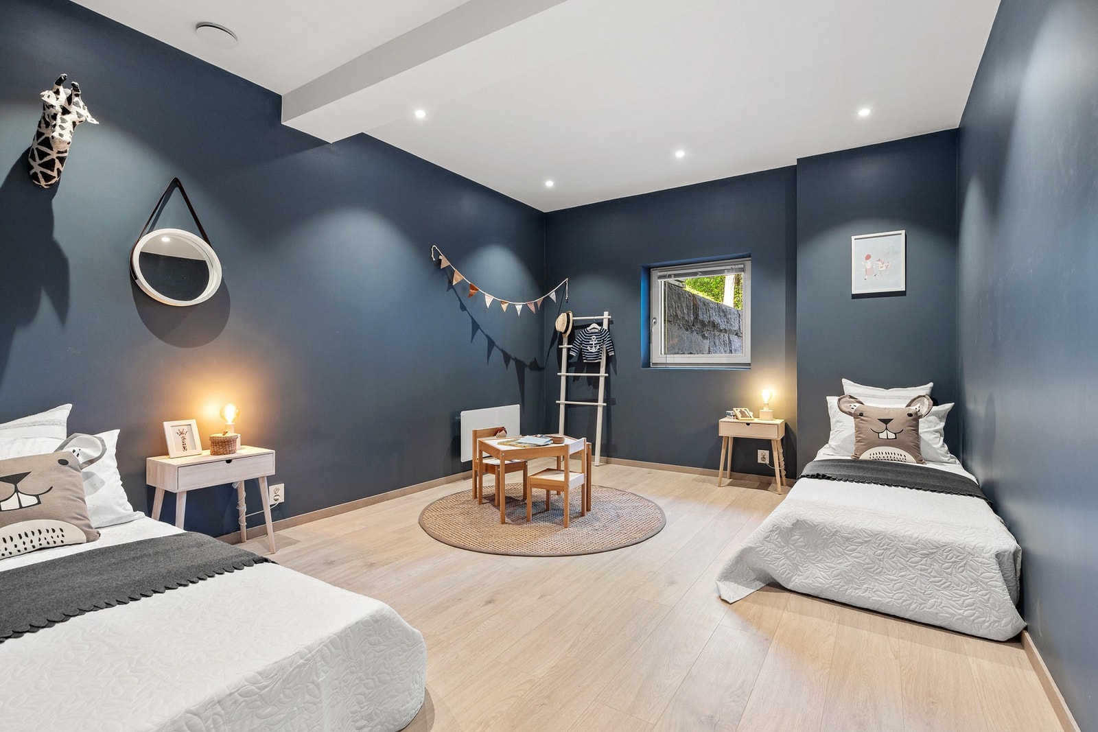 Også her er det montert downlights i himling Galleribilde