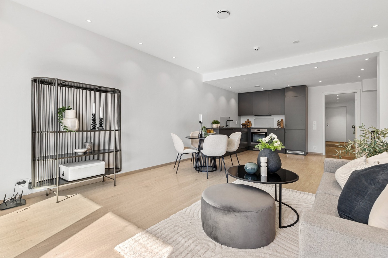 Det er åpen løsning mot kjøkken Galleribilde