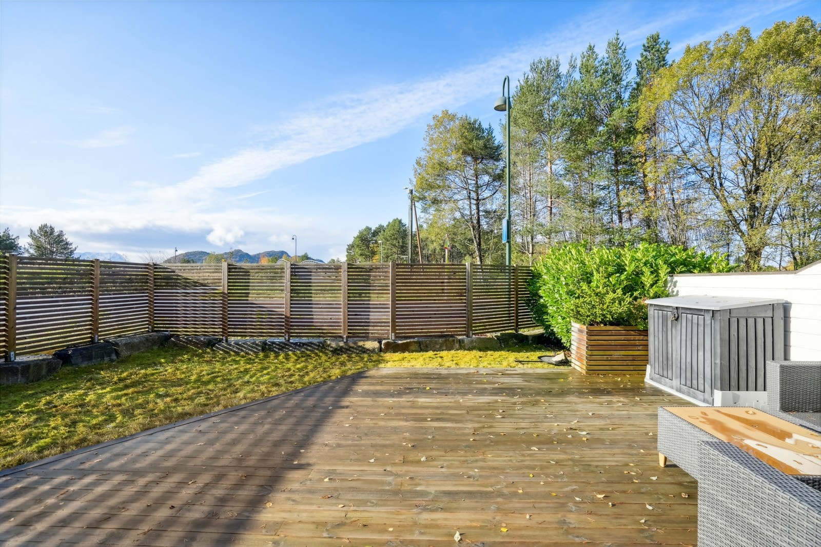 Her sitter du skjermet og kan nyte de gode solforholdene Galleribilde