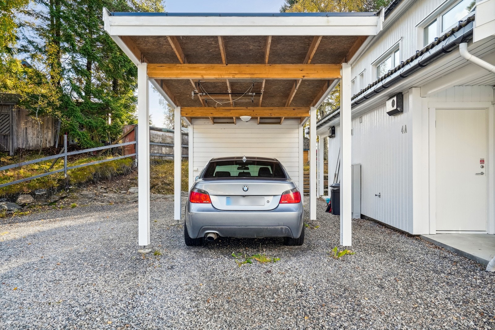 Boligen var oppført i 2017 og har egen carport Galleribilde