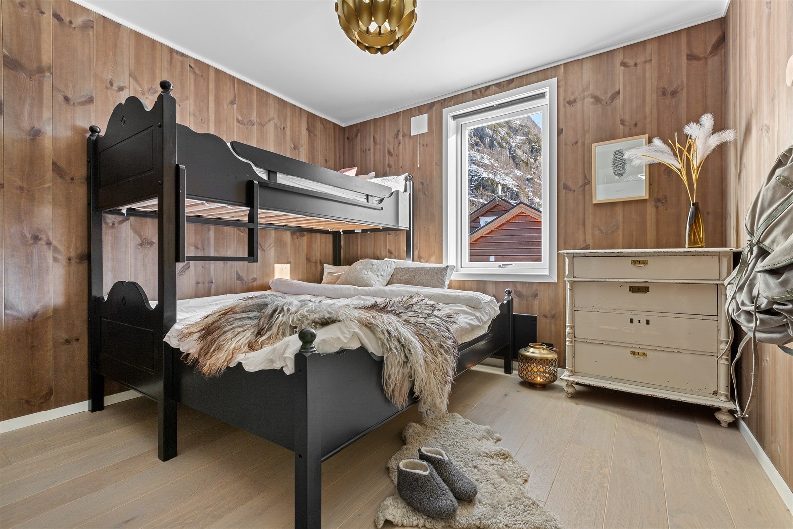 Koselig soverom med køyeseng, perfekt for familie og gjester Galleribilde