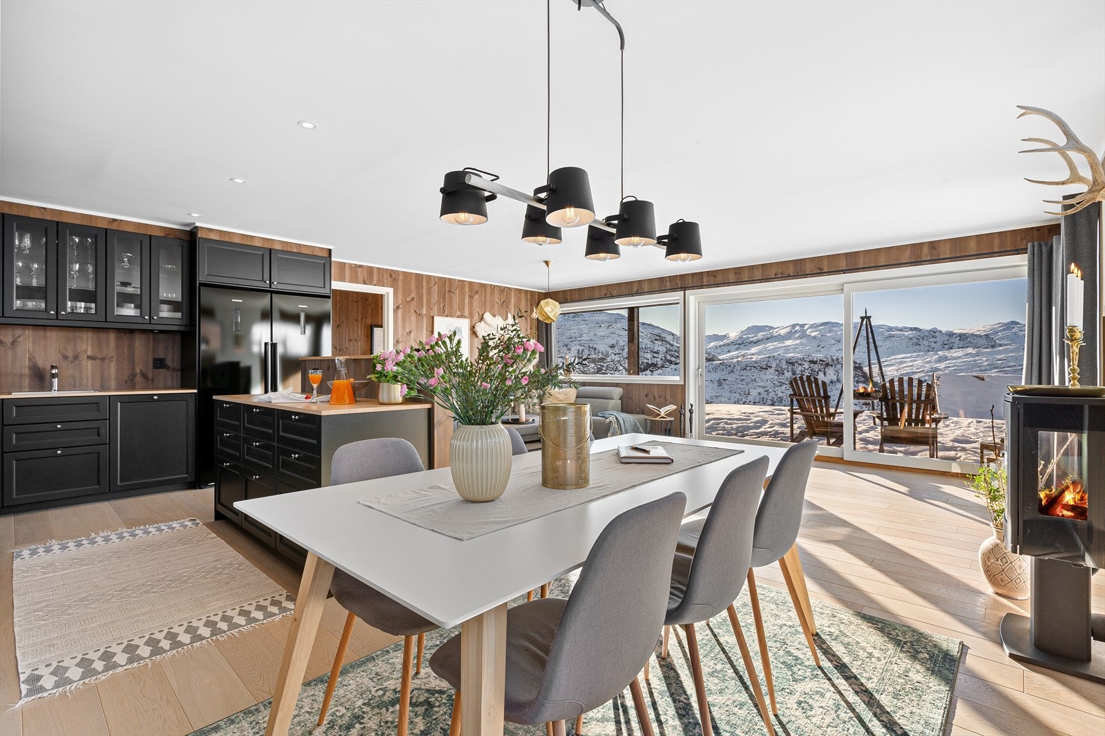 Kjøkkenet kombinerer funksjonalitet og eksklusiv design Galleribilde