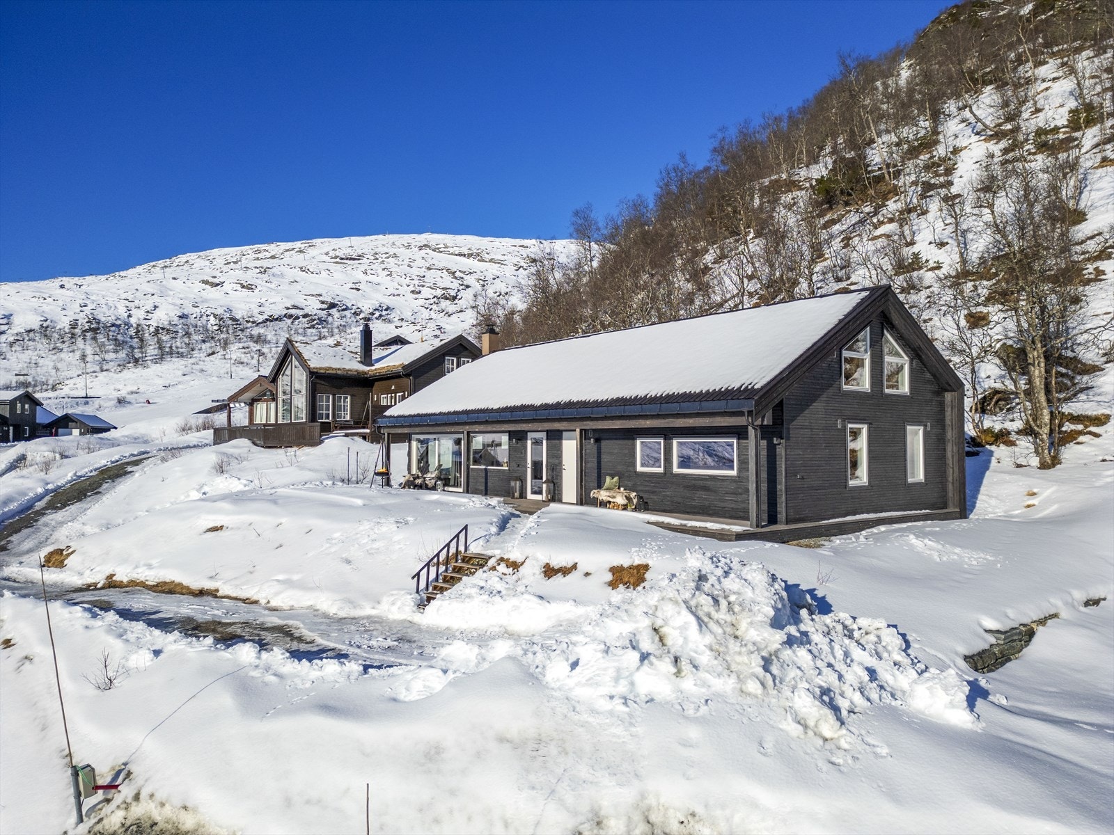 Spektakulær beliggenhet med storslått utsikt over vinterlandskapet Galleribilde