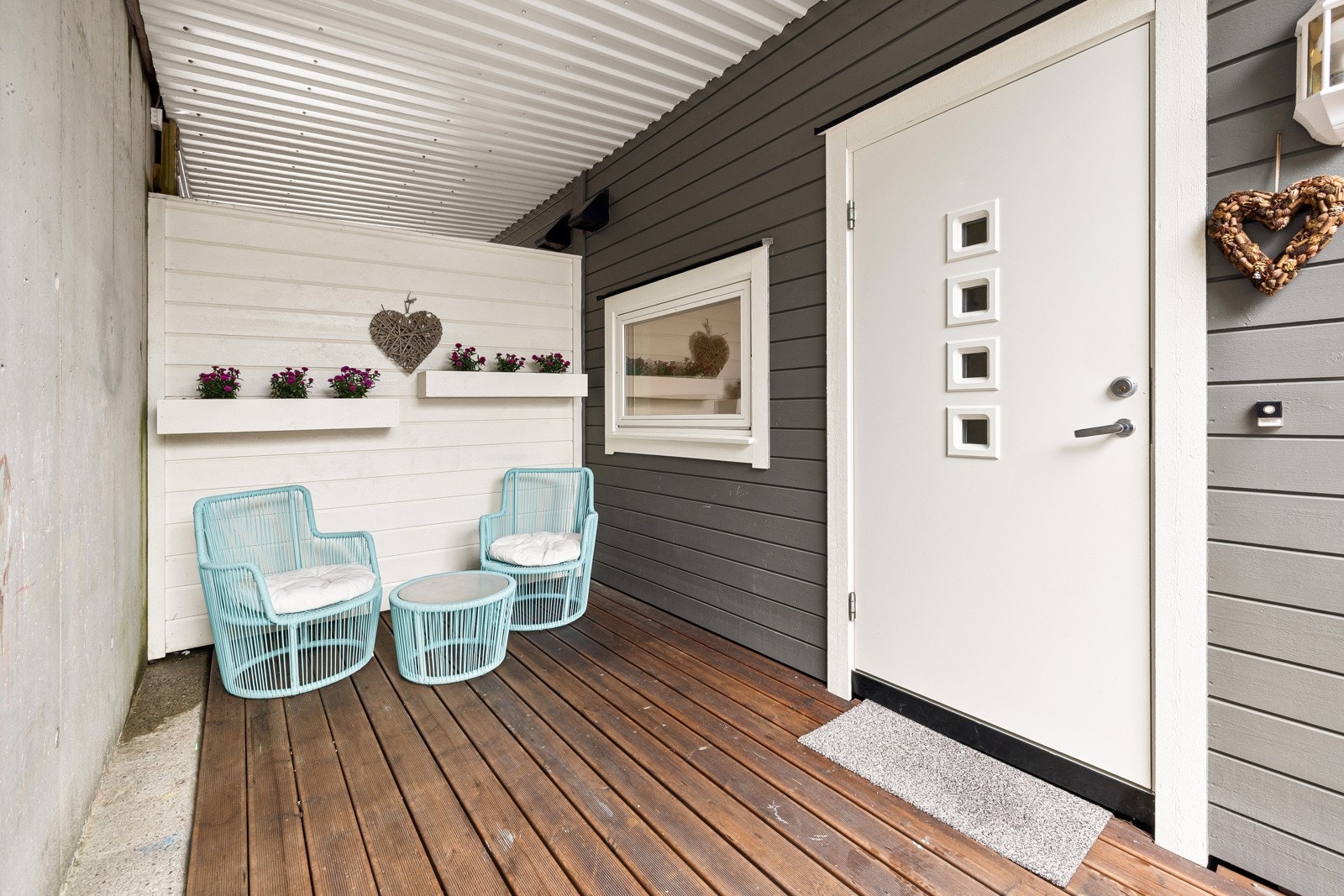 Fin platting ved inngangspartiet. Galleribilde