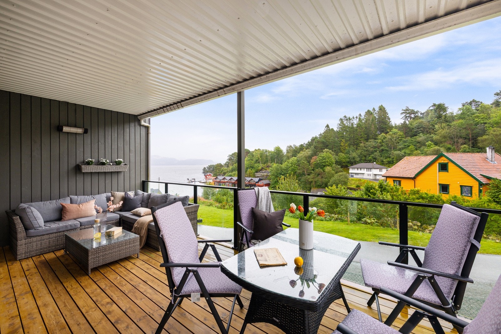 God plass til både sittegruppe og spisegruppe. Galleribilde