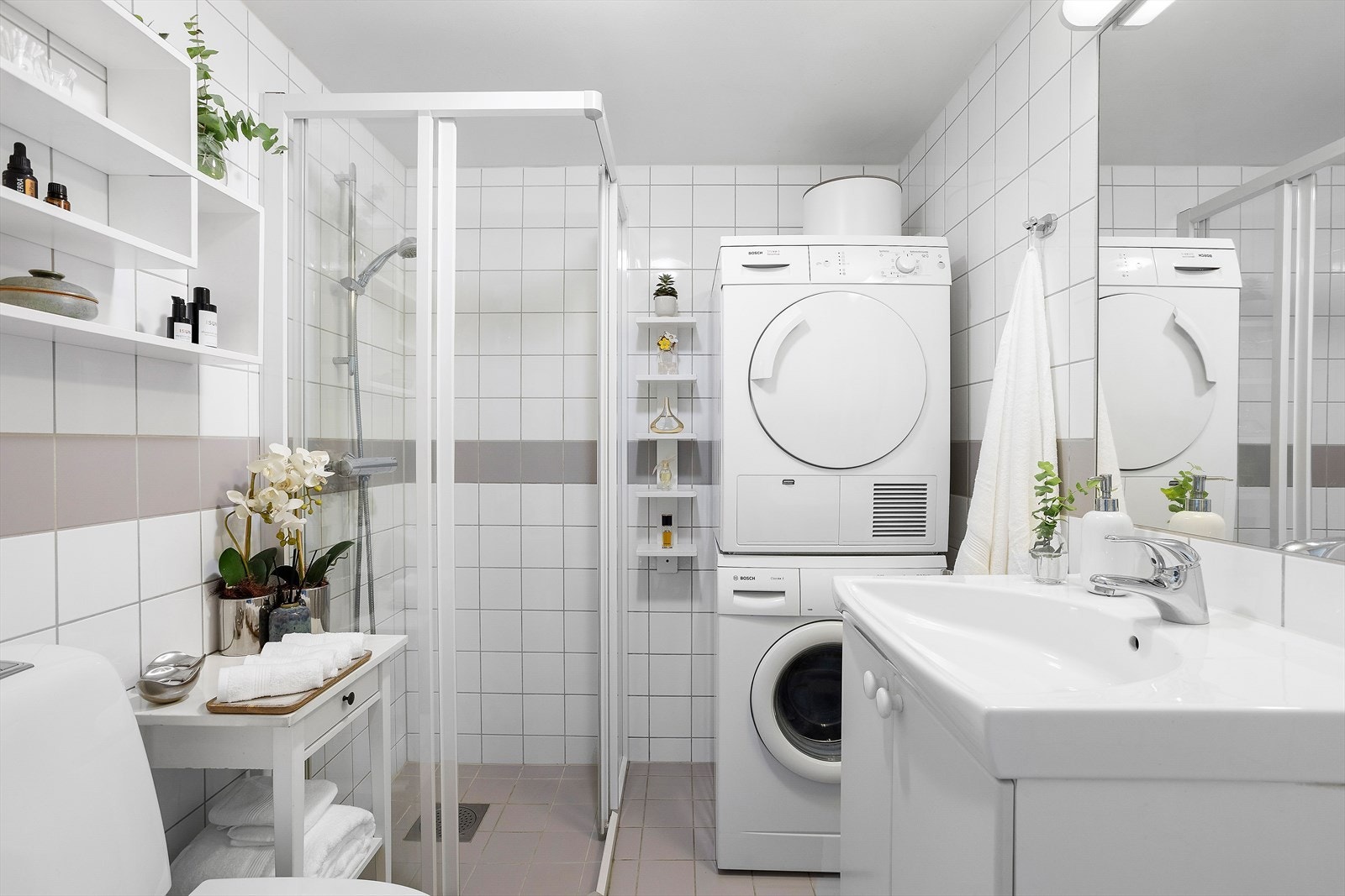 Plass til både vaskemaskin og tørketrommel. Galleribilde