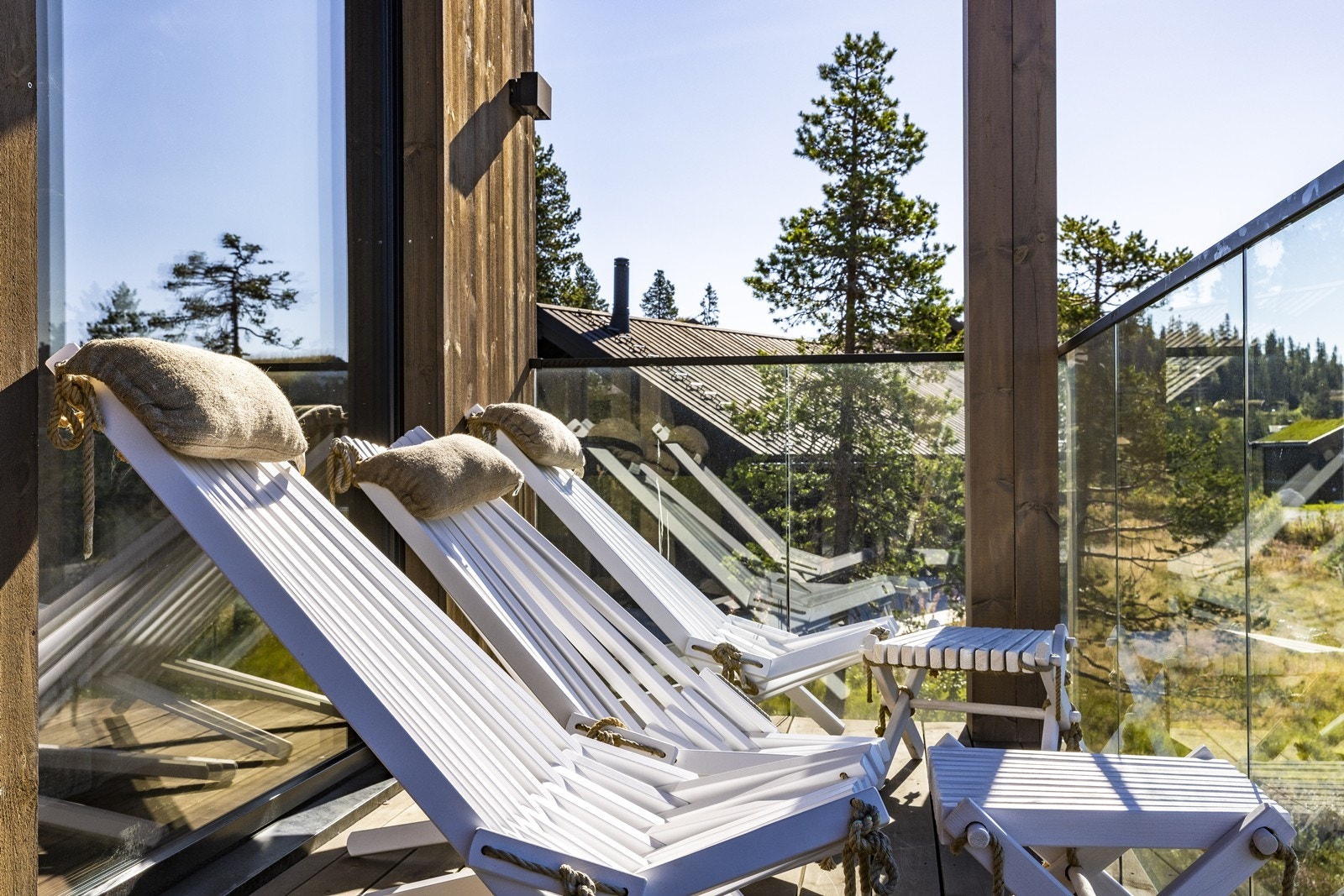 Gode solforhold, fint utsyn og plass til en hyggelig sitteplass gjør dette til den perfekte uteplass på fine dager! Galleribilde