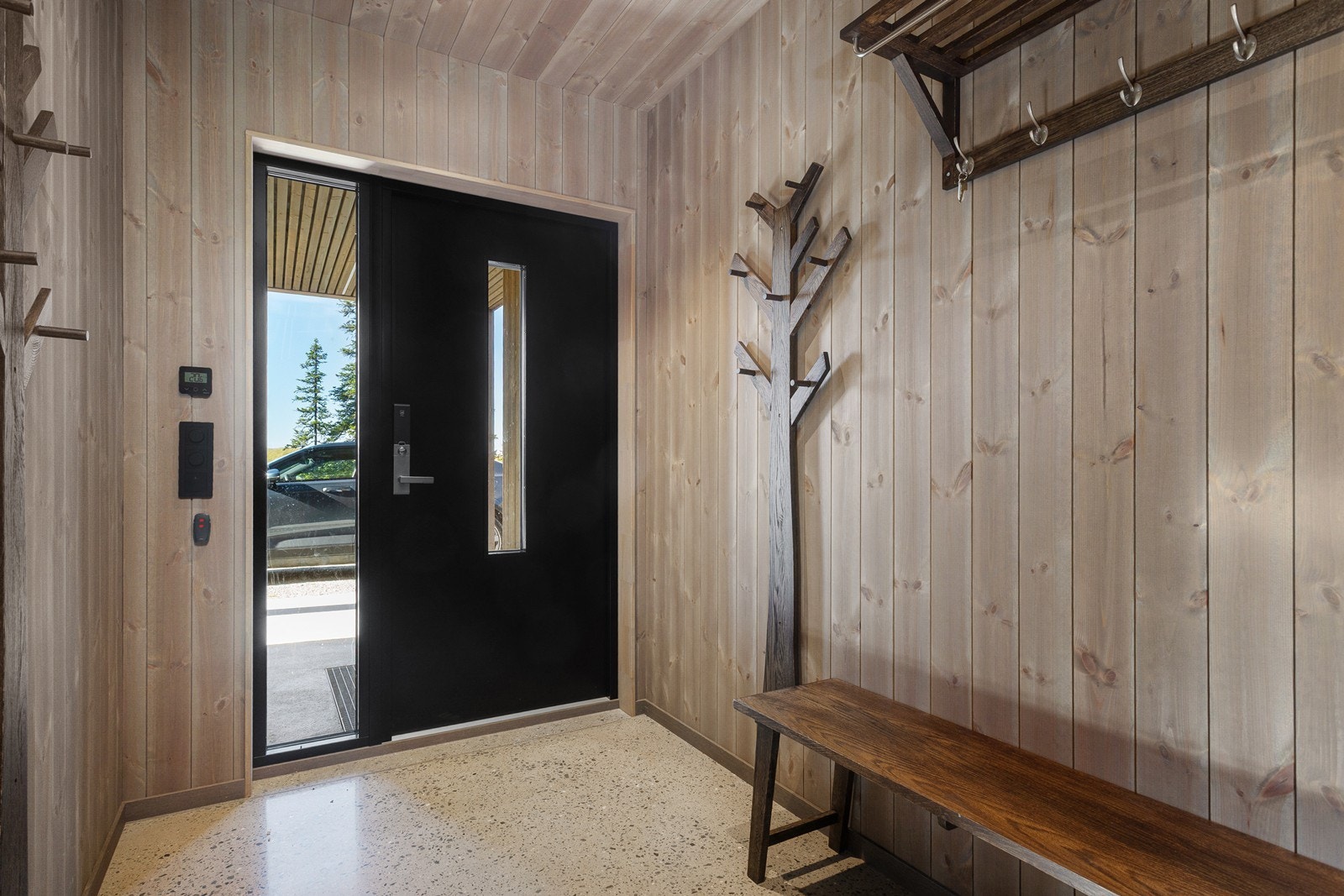 Entréen er flislagt og gir et solid førsteinntrykk. Galleribilde