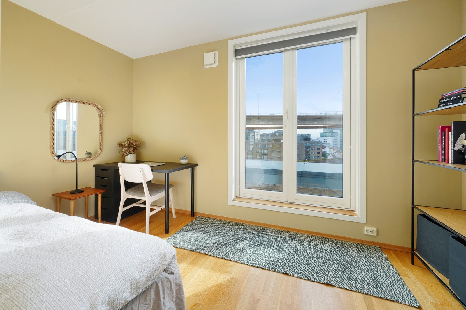 Soverom 2. Også her er det utgang til balkongen. Galleribilde