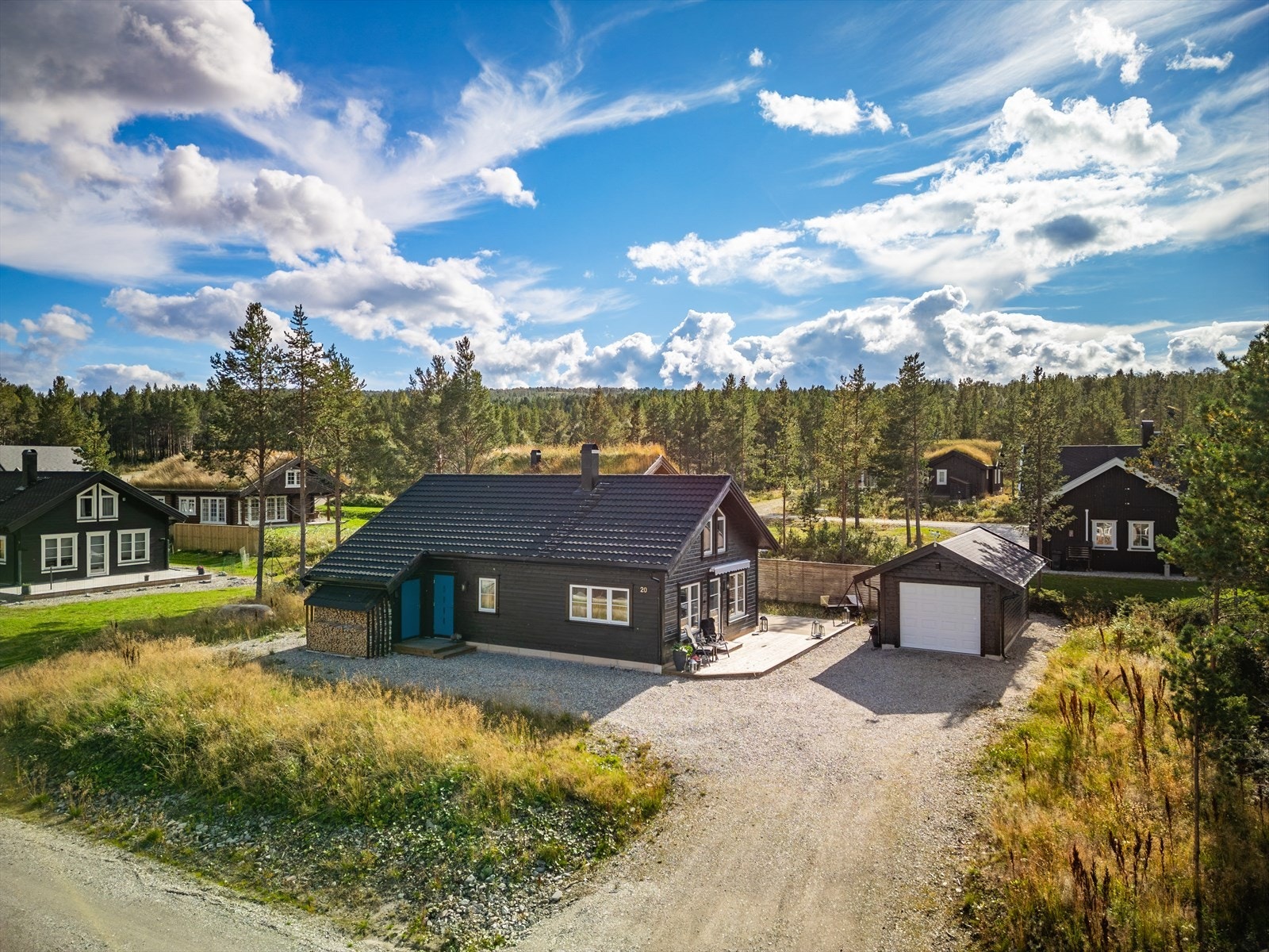 Hytta har en sentral og attraktiv beliggenhet i gangavstand fra Røros sentrum. Galleribilde