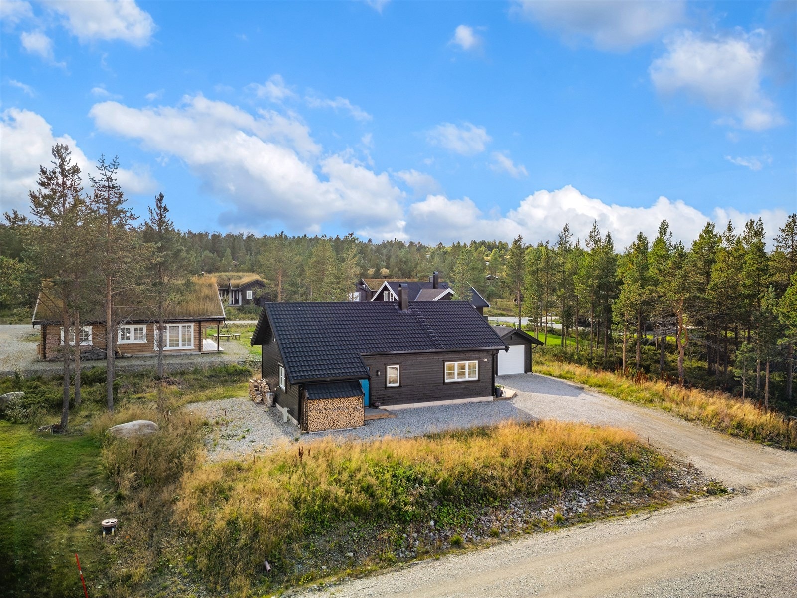 Vinterstid har man oppkjørt skiløype rett på oversiden av feltet. Galleribilde