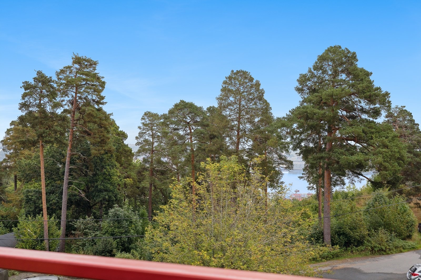 Fra balkongen har du noe sjøgløtt ned mot Mossesundet. Galleribilde