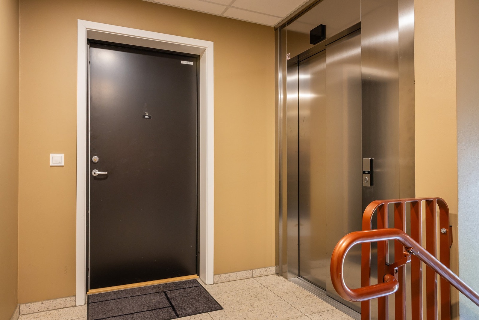 Leiligheten har heisadkomst direkte fra garasjeplan. Galleribilde