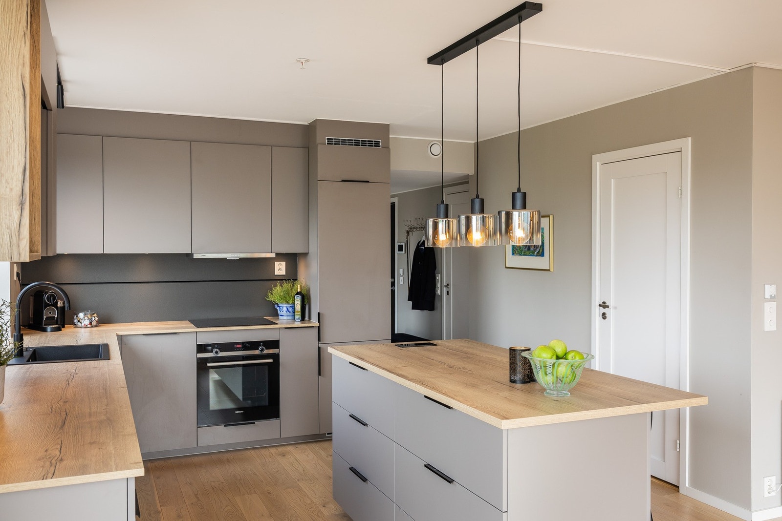 Utvidet & påkostet kjøkkeninnredning fra Mobalpa. Galleribilde