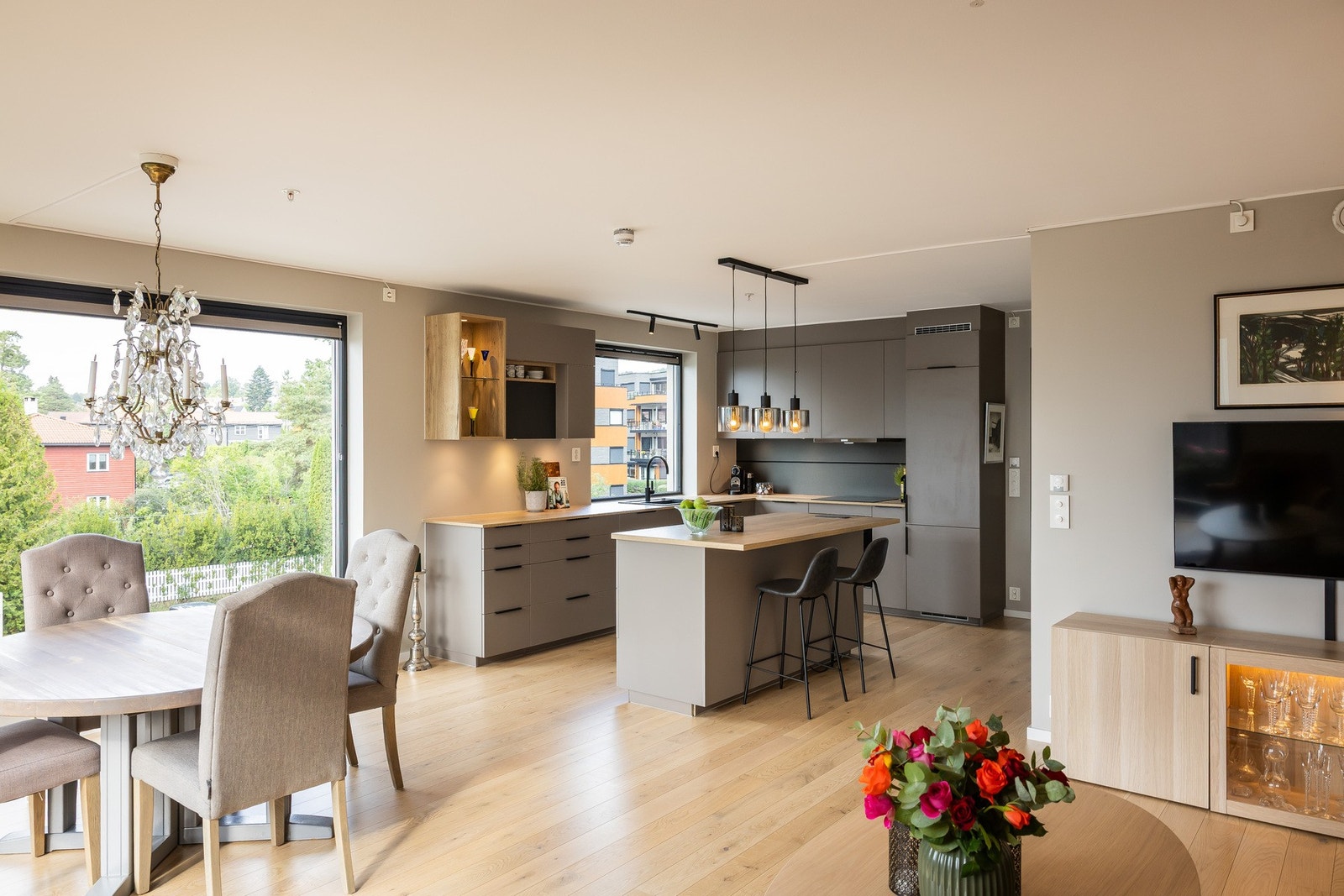 Gulv med en-stavs eikeparkett. Galleribilde