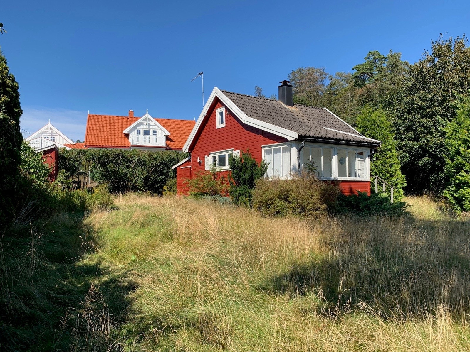 HUSET I HAGEN Galleribilde