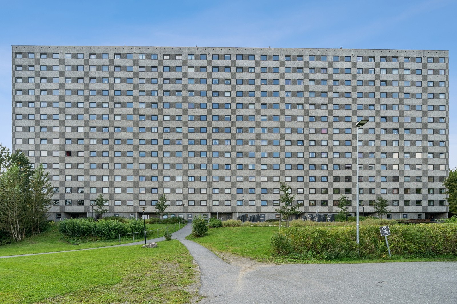 Populært og attraktivt borettslag med ryddig økonomi. Flotte uteområder oppgradert med fine grøntanlegg, lekeplasser og sykkelskur. Galleribilde