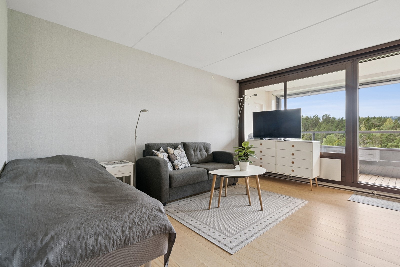 1 stavs eik på gulv fra 2018. Galleribilde