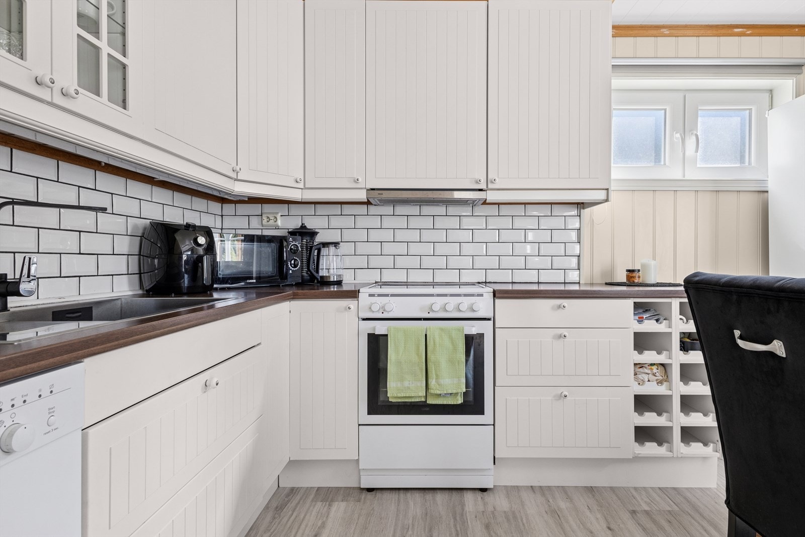 Lys og fin kjøkkeninnredning Galleribilde