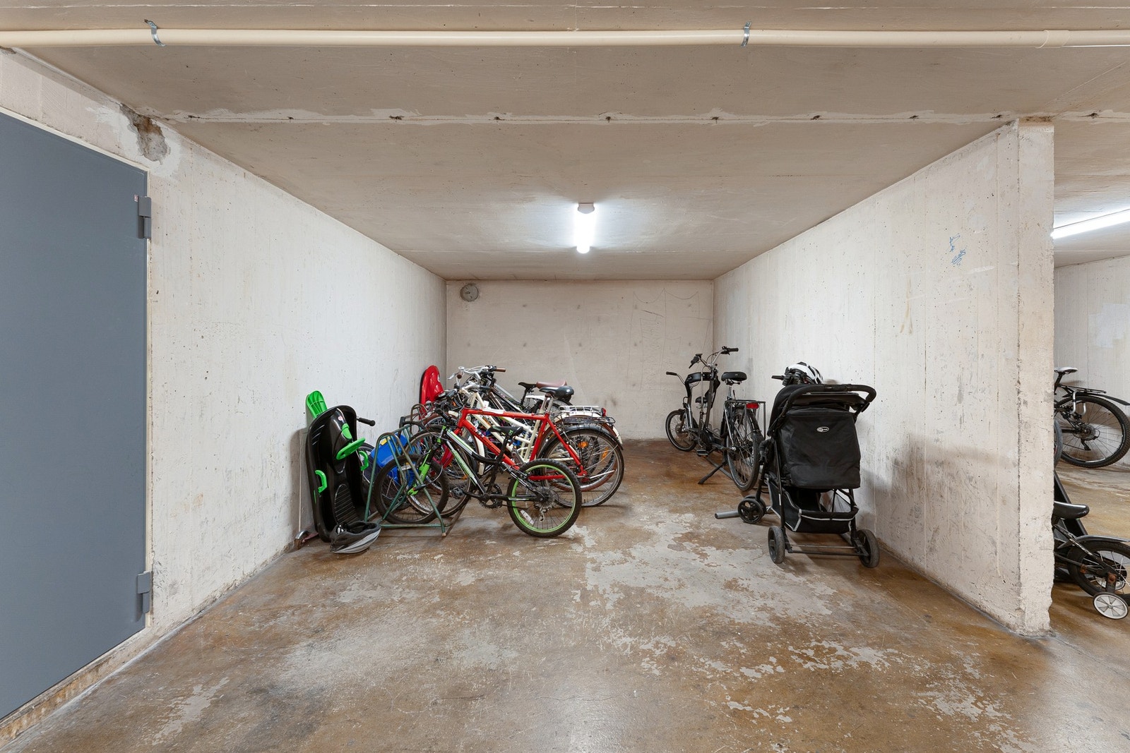 Felles sykkelparkering. Galleribilde