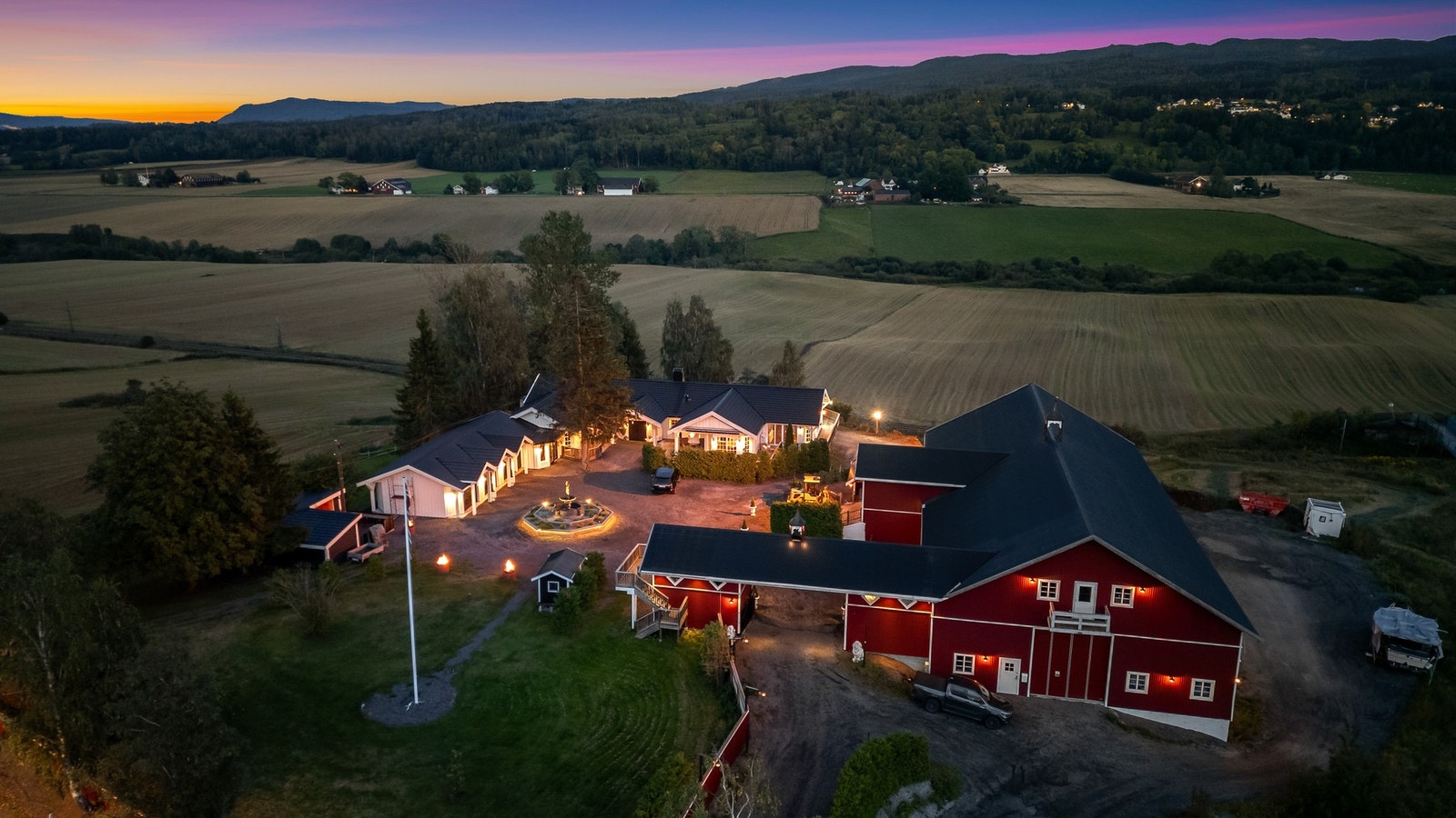 Velkommen til Semsveien 211 - Fantastisk småbruk på ca. 16,2 mål tomt. Galleribilde