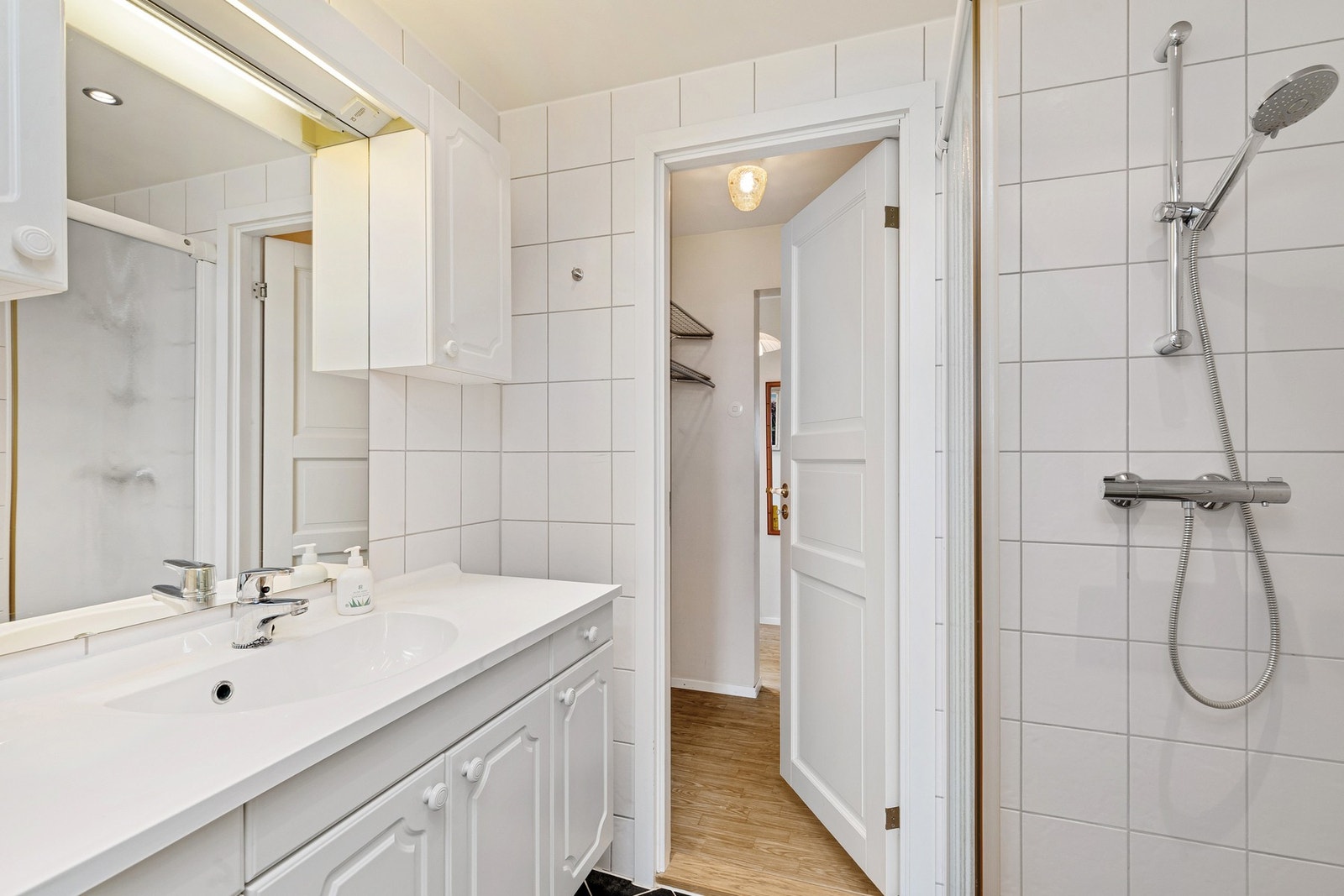 Flislagt baderom pusset opp i regi av borettslaget i 2013/2014 Galleribilde