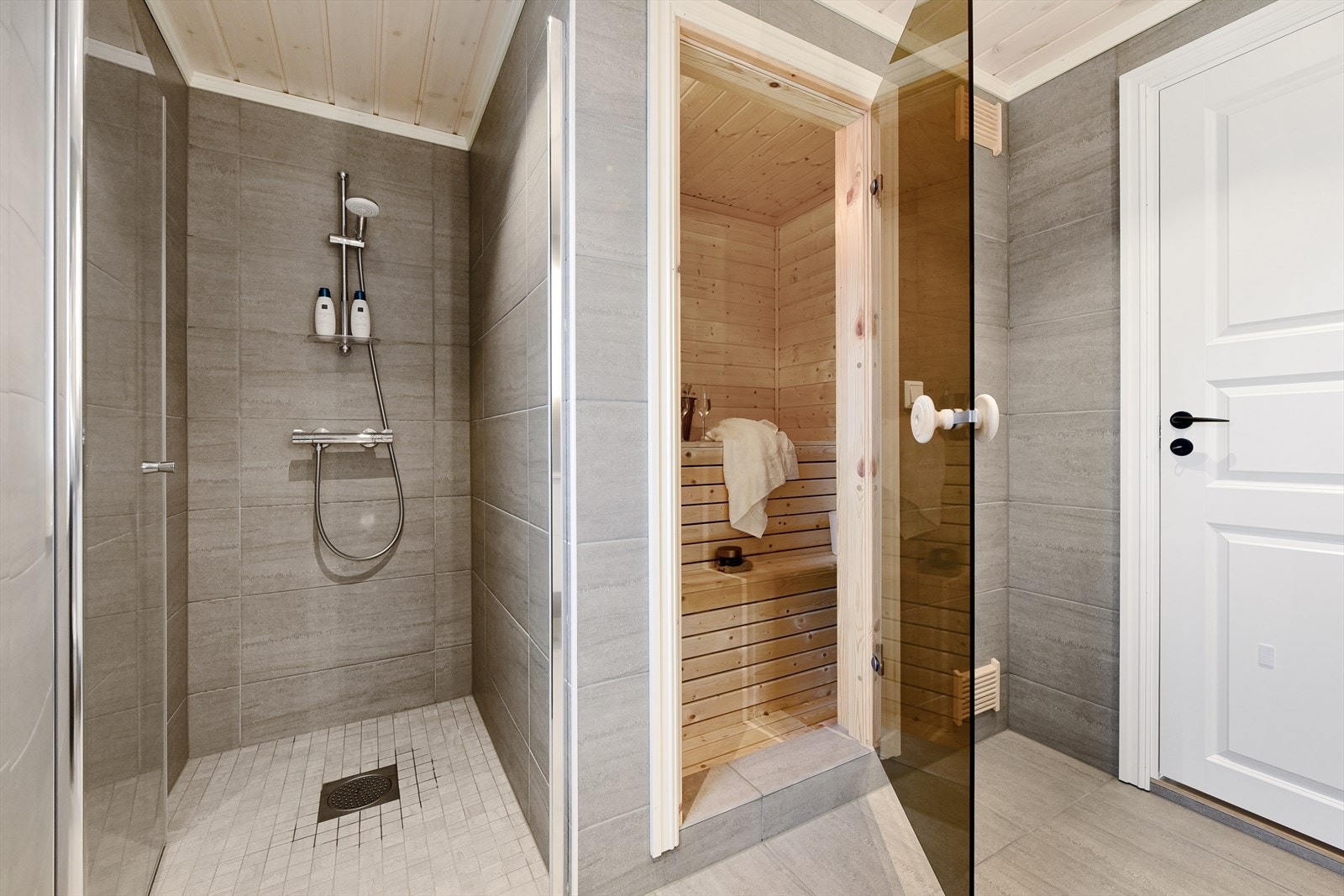 Dusjnisje med glassvegger. Galleribilde