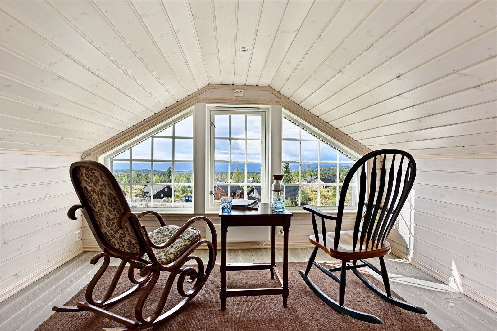 Hyggelig å sitte i dette rommet og nyte utsikten! Galleribilde