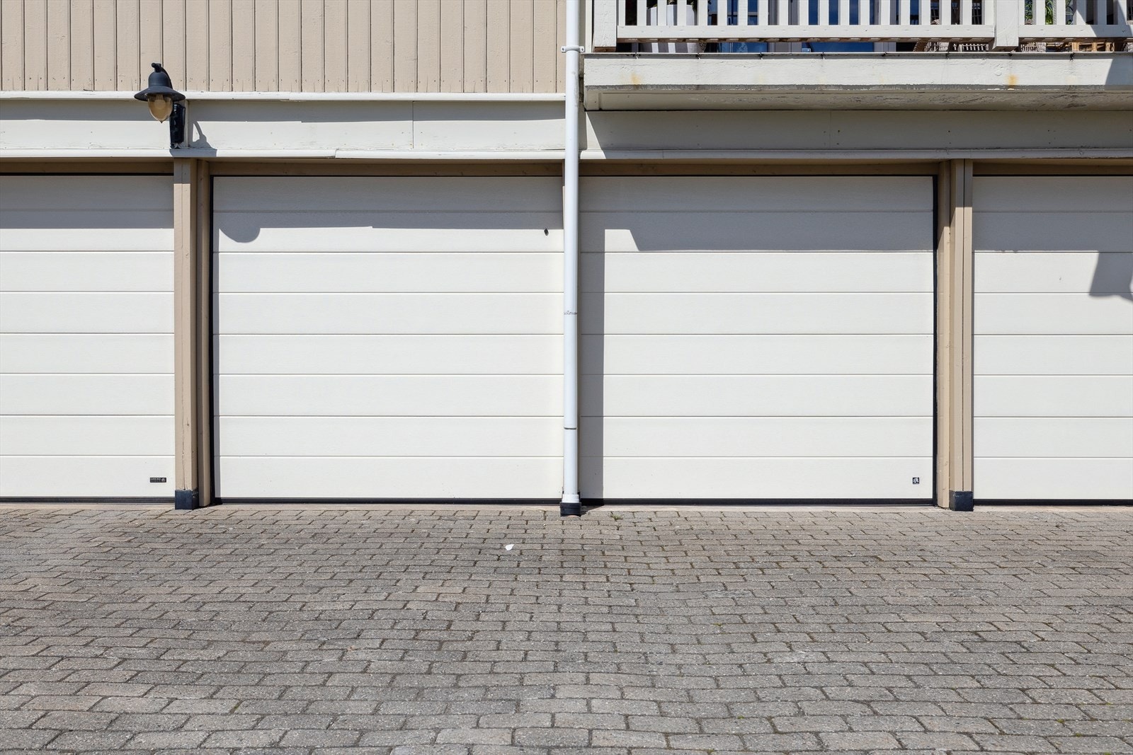 Det følger også med garasjeplass til seksjonen, inkludert bod for lagring. Galleribilde