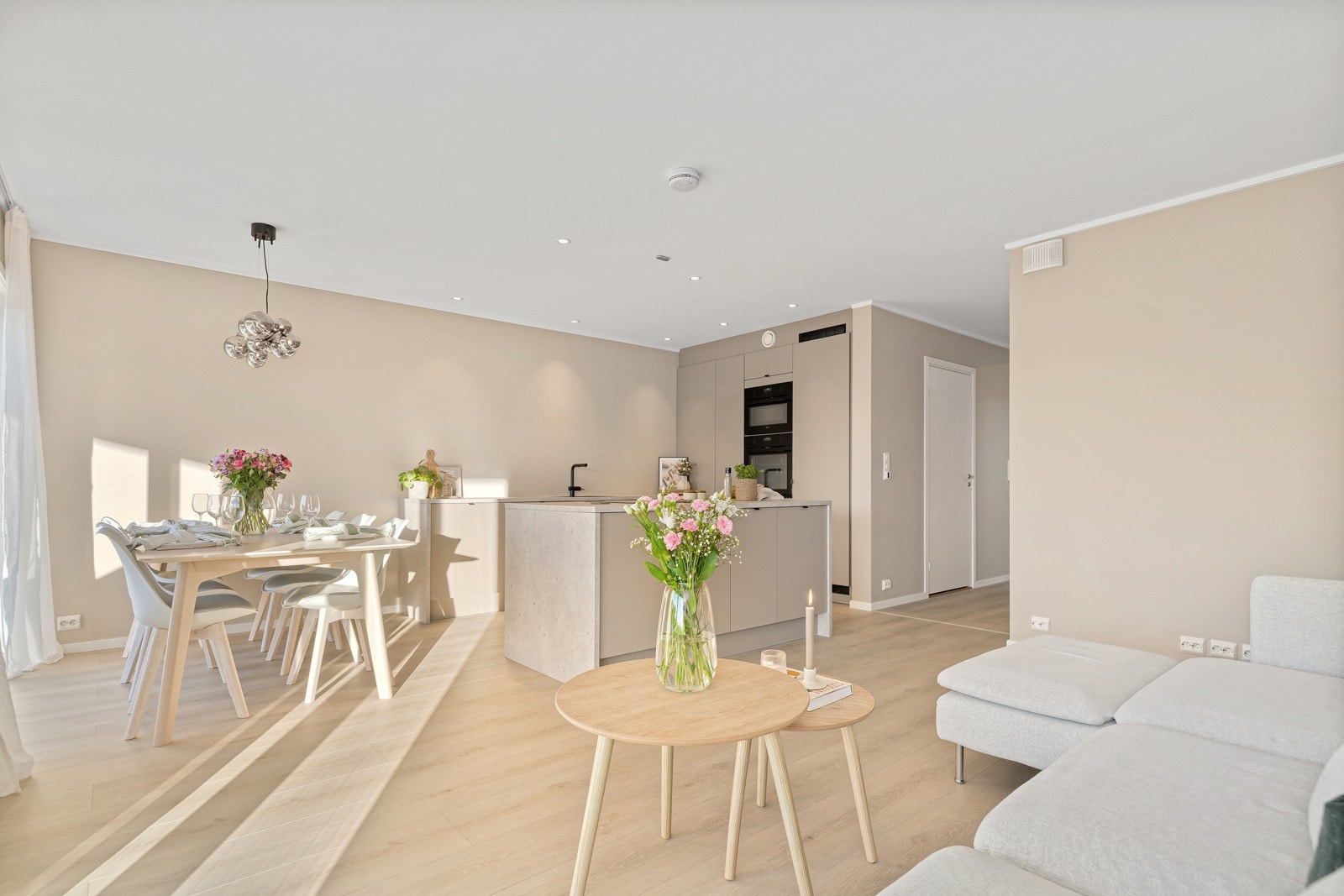 På samtlige gulv finnes det 1-stavs hardbruks-laminat fra BerryAlloc. Galleribilde