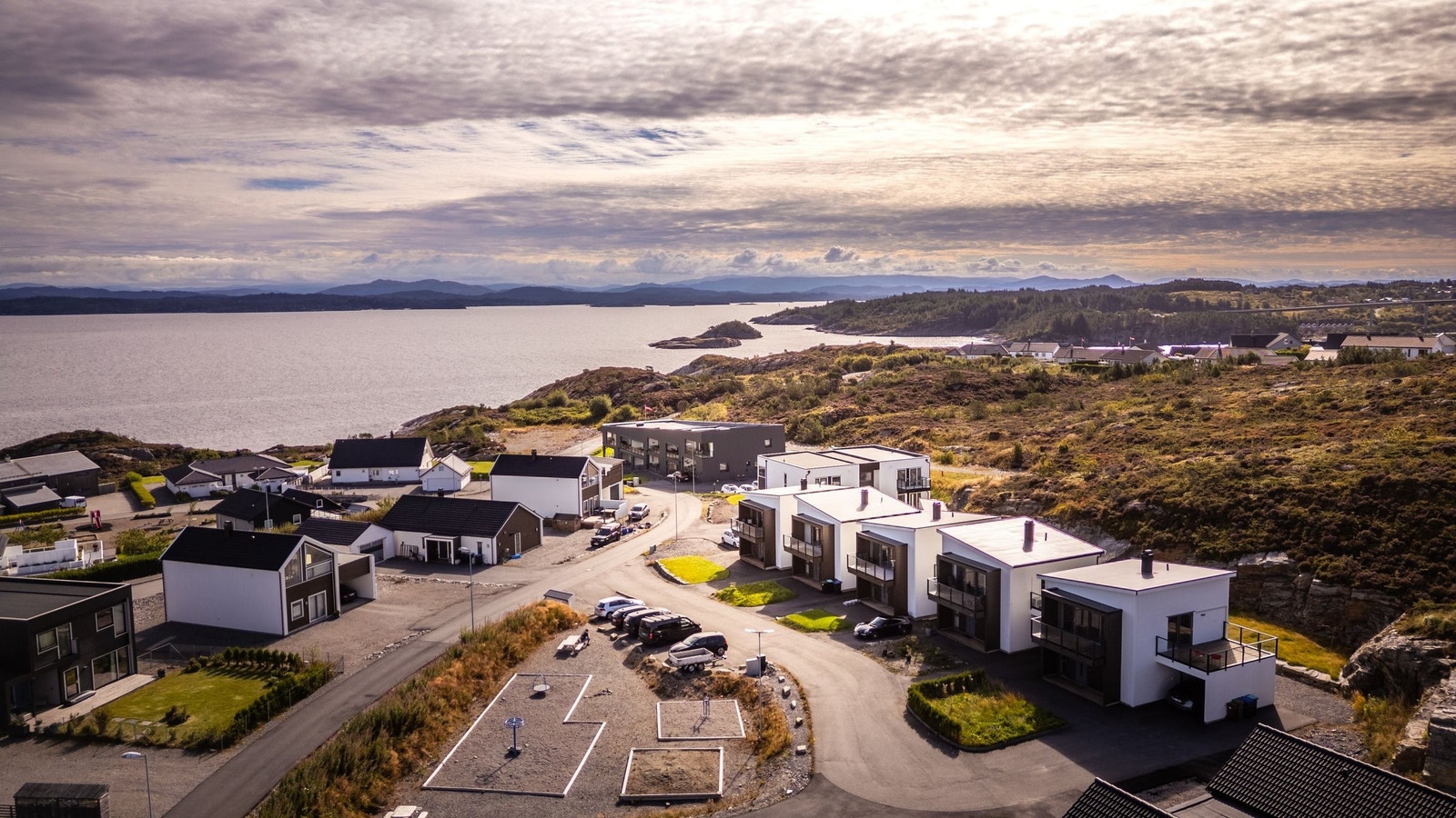 Boligen ligger i enden av en rekke på 5 boliger. Galleribilde