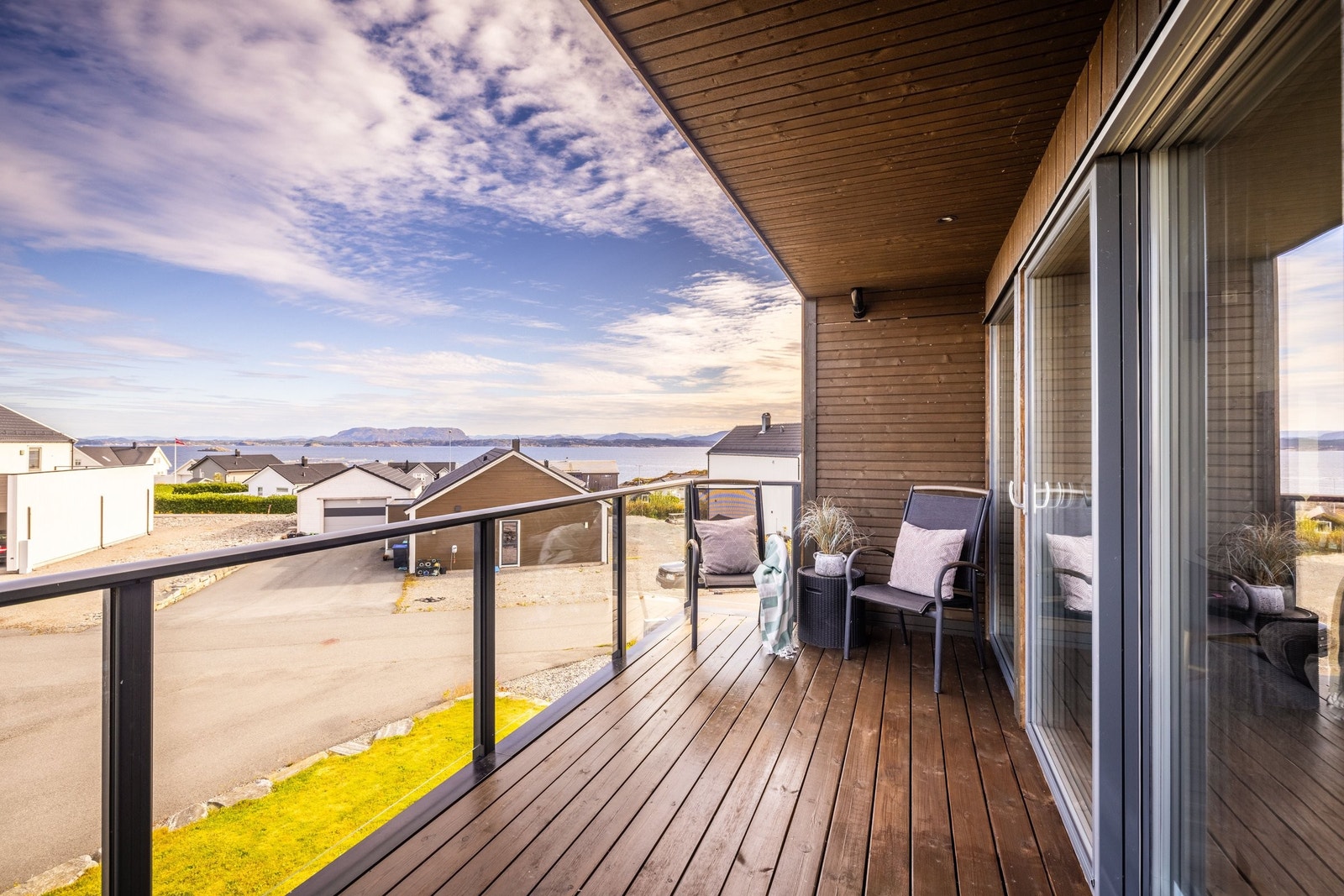 Romslig balkong Galleribilde