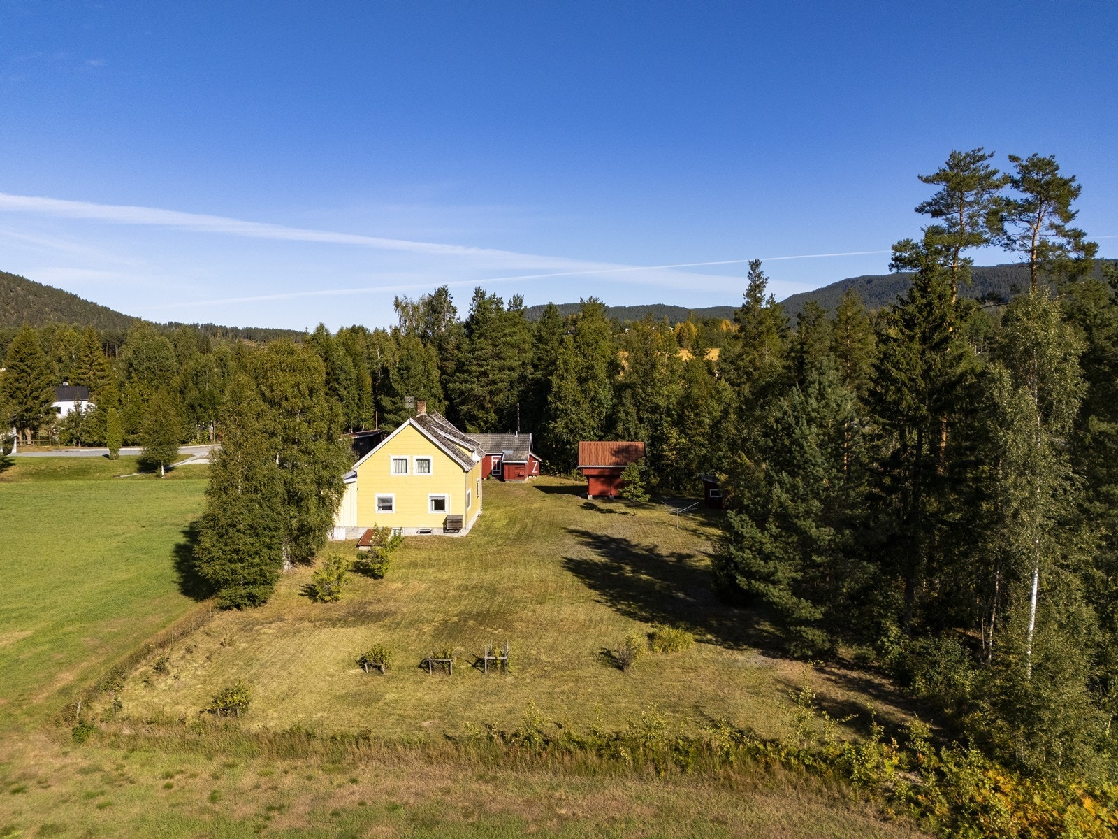 Eiendommen består av enebolig, stabbur og uthus. Galleribilde