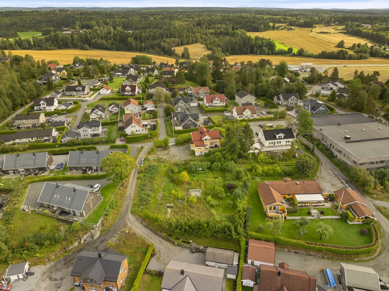 Området består hovedsakelig av eneboliger og tomannsboliger. Galleribilde