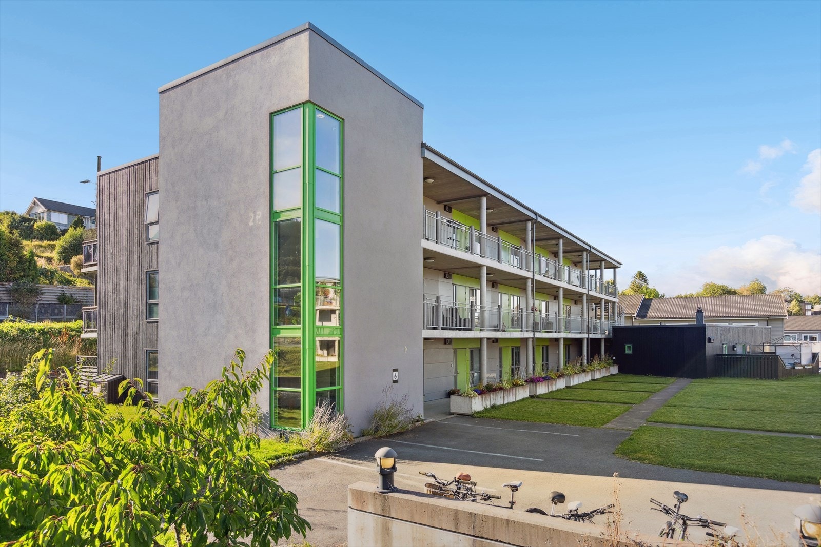 Leiligheten har en attraktiv beliggenhet i et moderne og familievennlig boligområde på Saksvik i Malvik kommune. Galleribilde