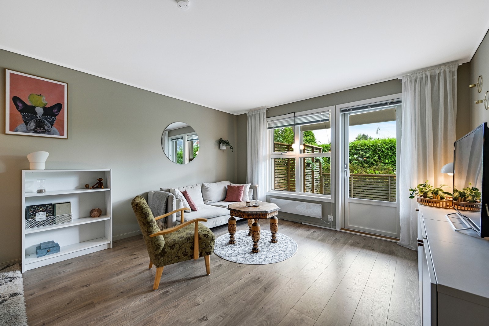 Stue med utgang til terrasse. Galleribilde