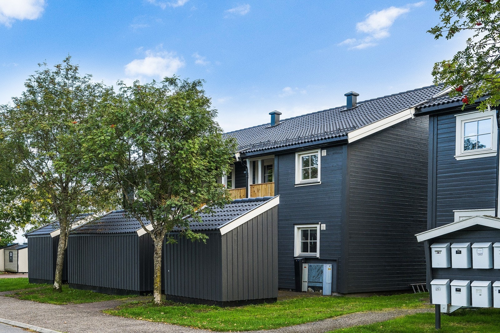 Inngangsparti og ute bod Galleribilde