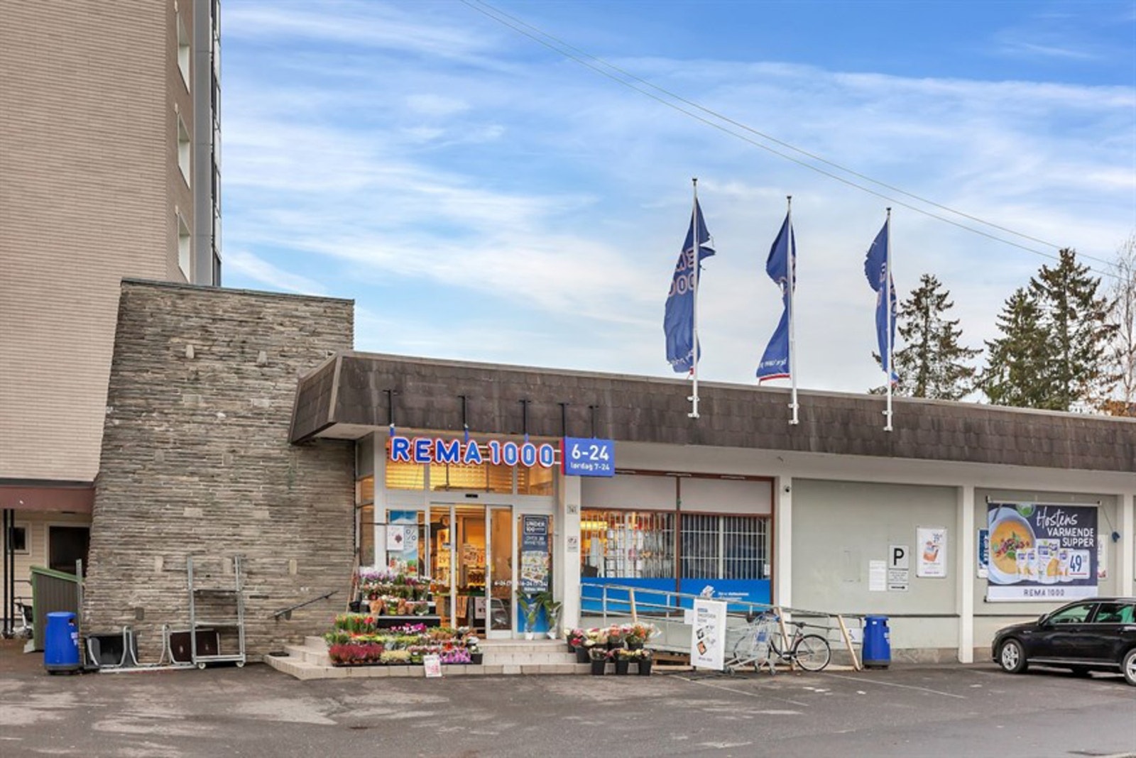 Rema 1000 rett utenfor døren. Galleribilde