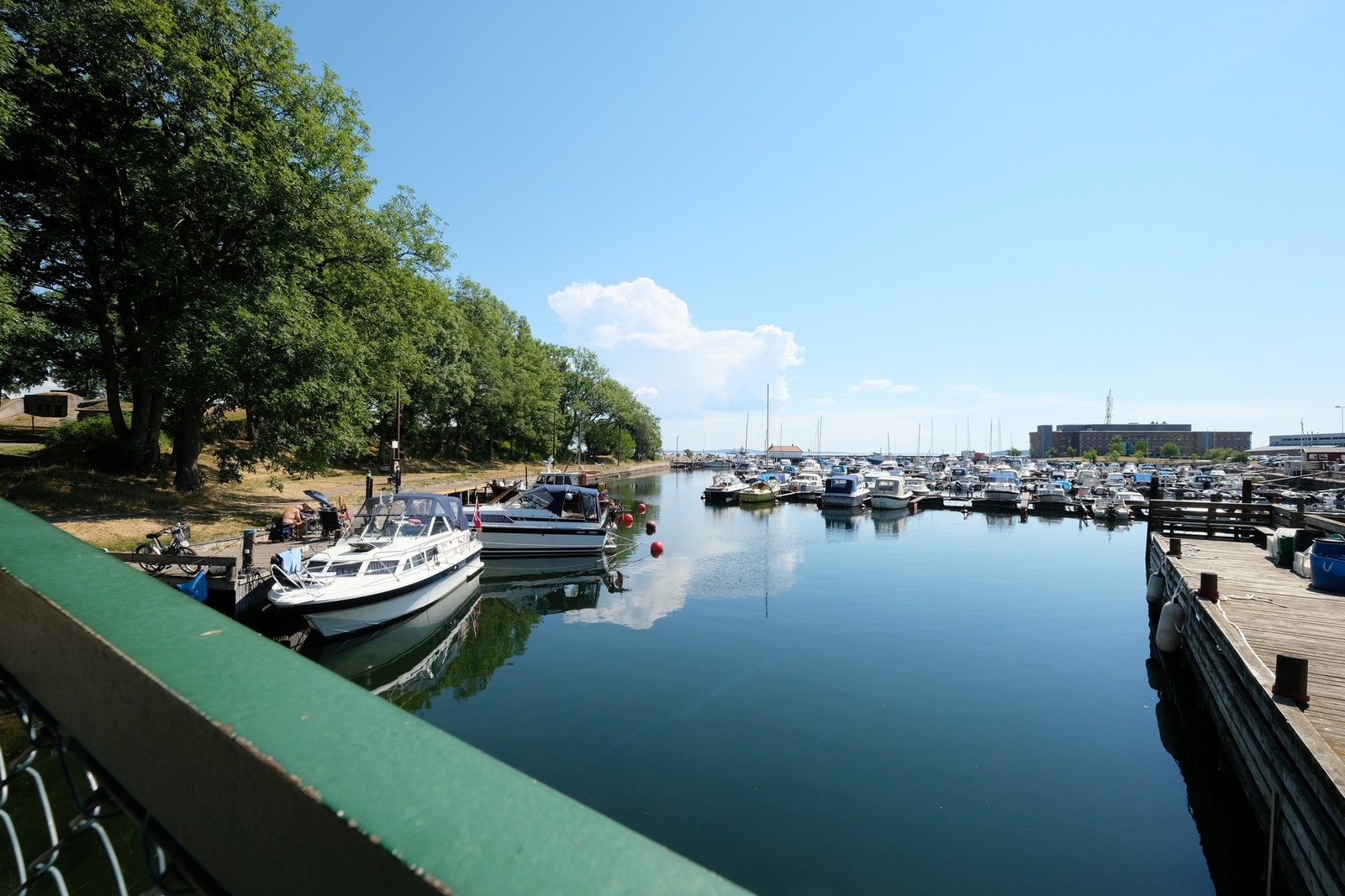 Gangavstand fra egen inngangsdør og ned til Fyllinga med badeplass og Hortensskogen Galleribilde