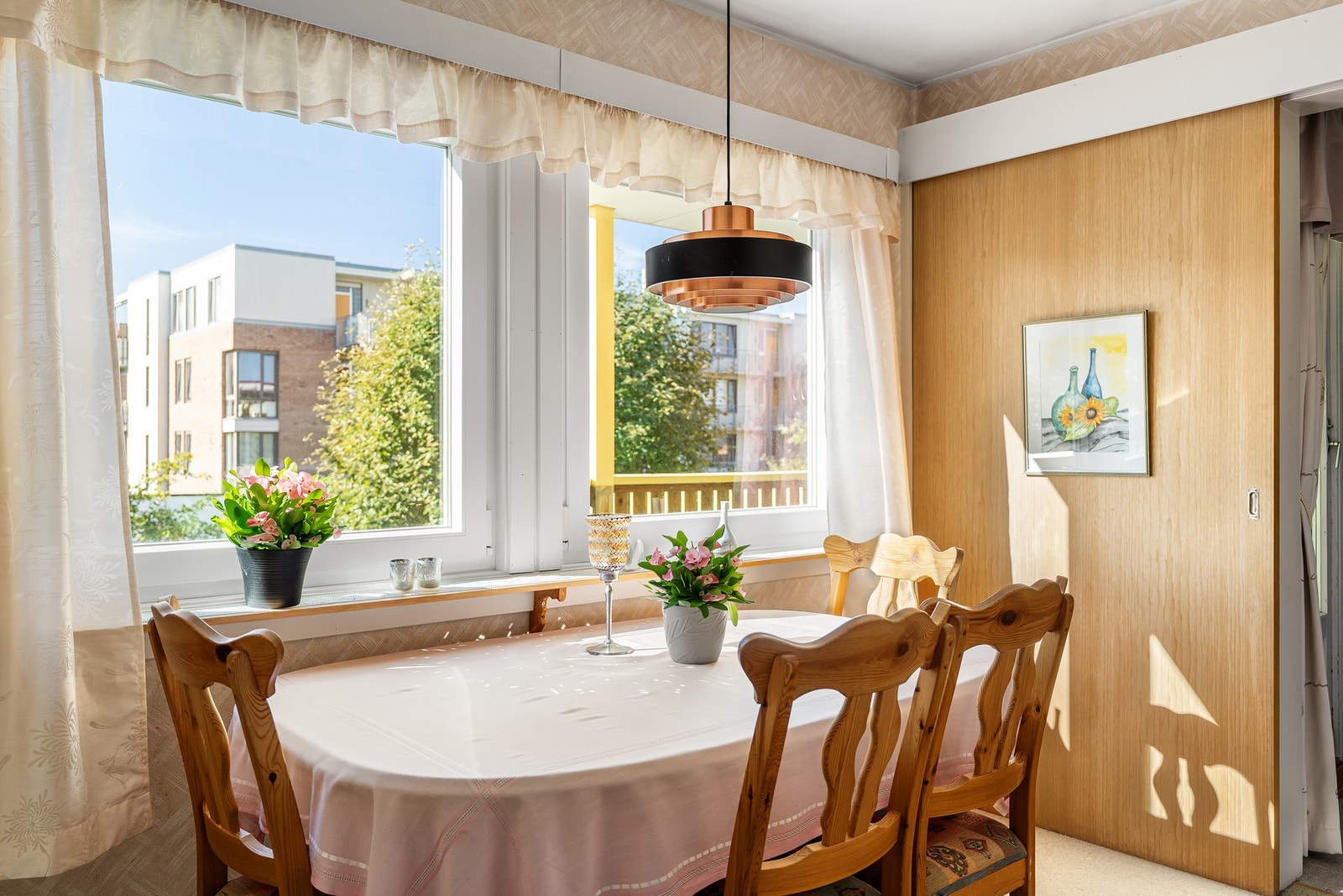 Felleskostnadene inkluderer bl.a tv og internett. Galleribilde