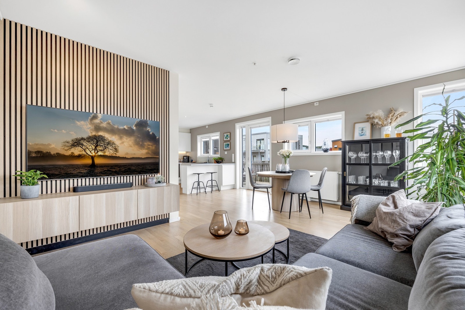 Boligen ble ferdigstilt så sent som i 2018 og holder som følge av dette gjennomgående moderne standard. Galleribilde