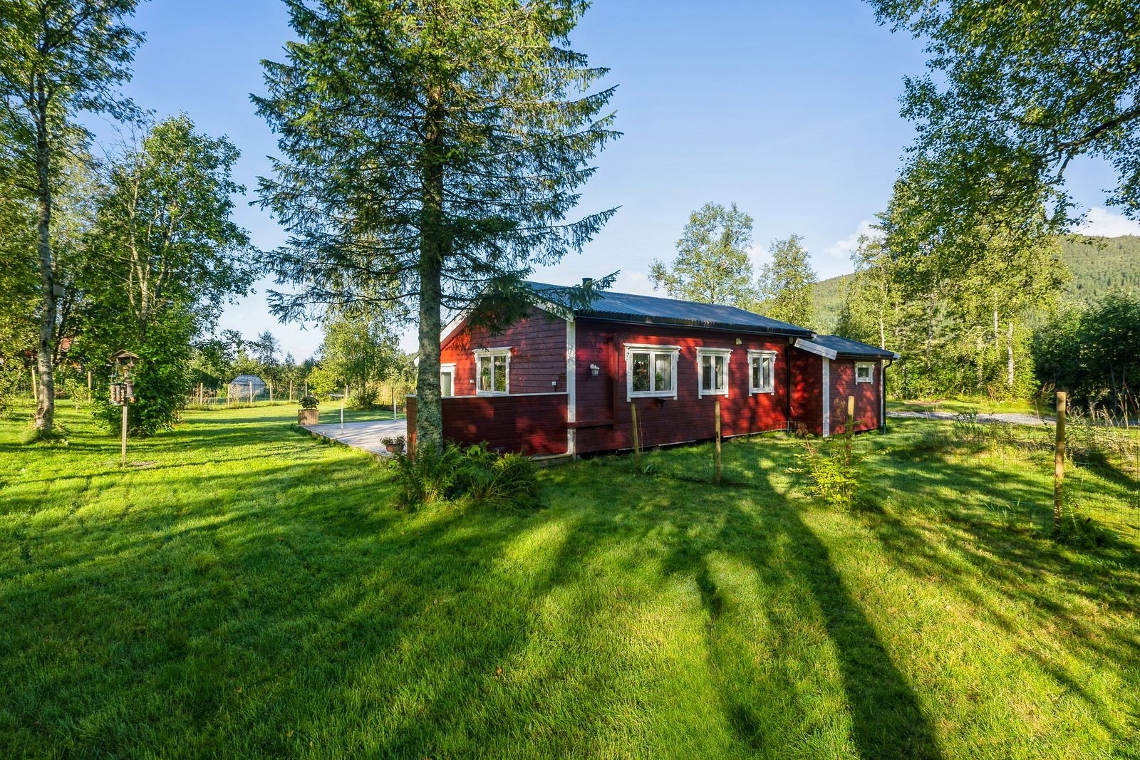 Godt med boltreplass. Solrik tomt. Galleribilde